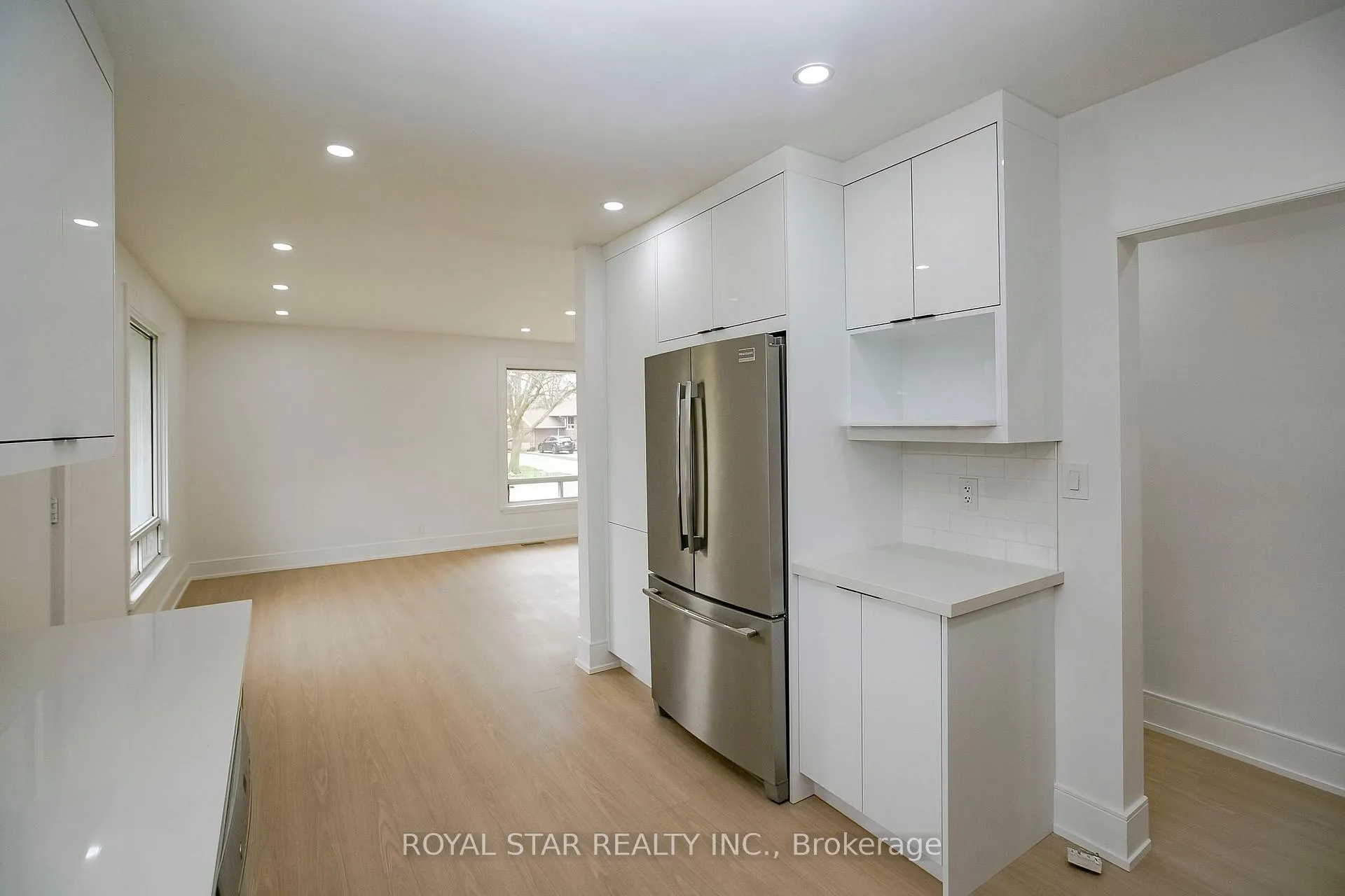 Photo 10 of Unit Upper, 114 Wincott Drive, Etobicoke, Kingsview Village-The Westway — HOMEH