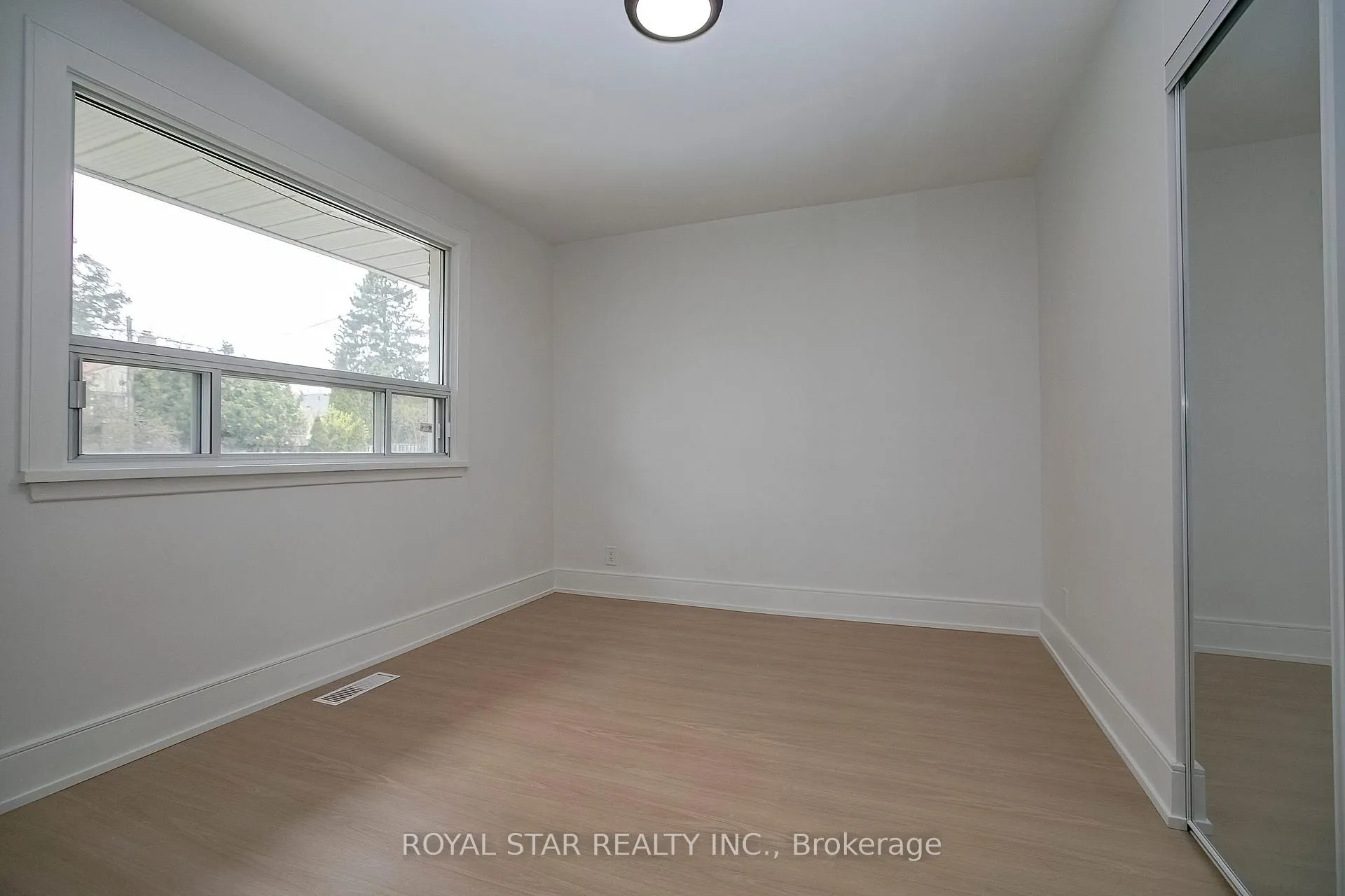 Photo 11 of Unit Upper, 114 Wincott Drive, Etobicoke, Kingsview Village-The Westway — HOMEH