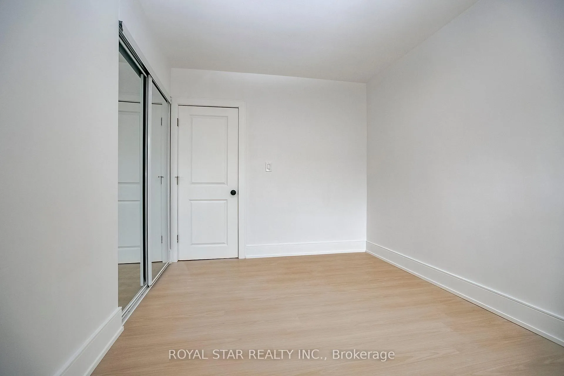 Photo 17 of Unit Upper, 114 Wincott Drive, Etobicoke, Kingsview Village-The Westway — HOMEH