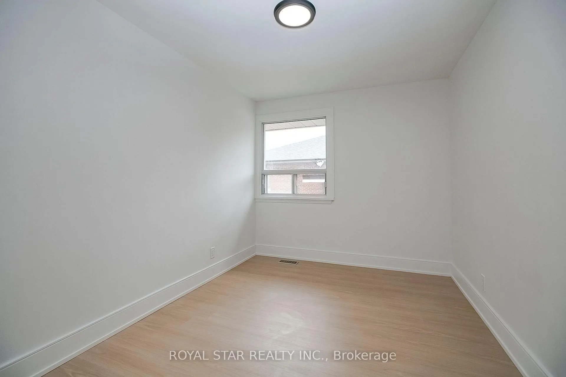 Photo 18 of Unit Upper, 114 Wincott Drive, Etobicoke, Kingsview Village-The Westway — HOMEH