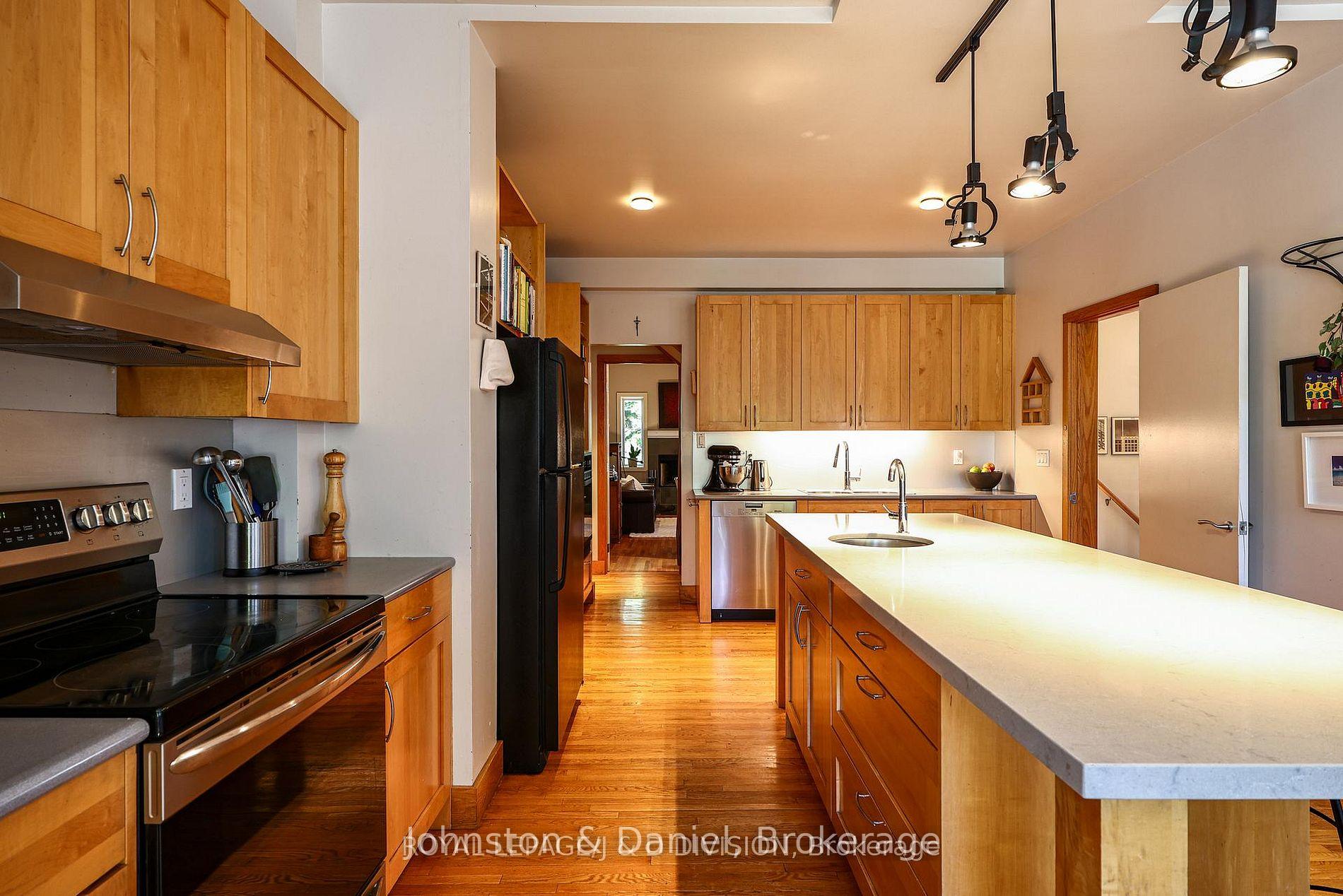 Photo 12 of 181 Rumsey Road, Toronto, Leaside — HOMEH