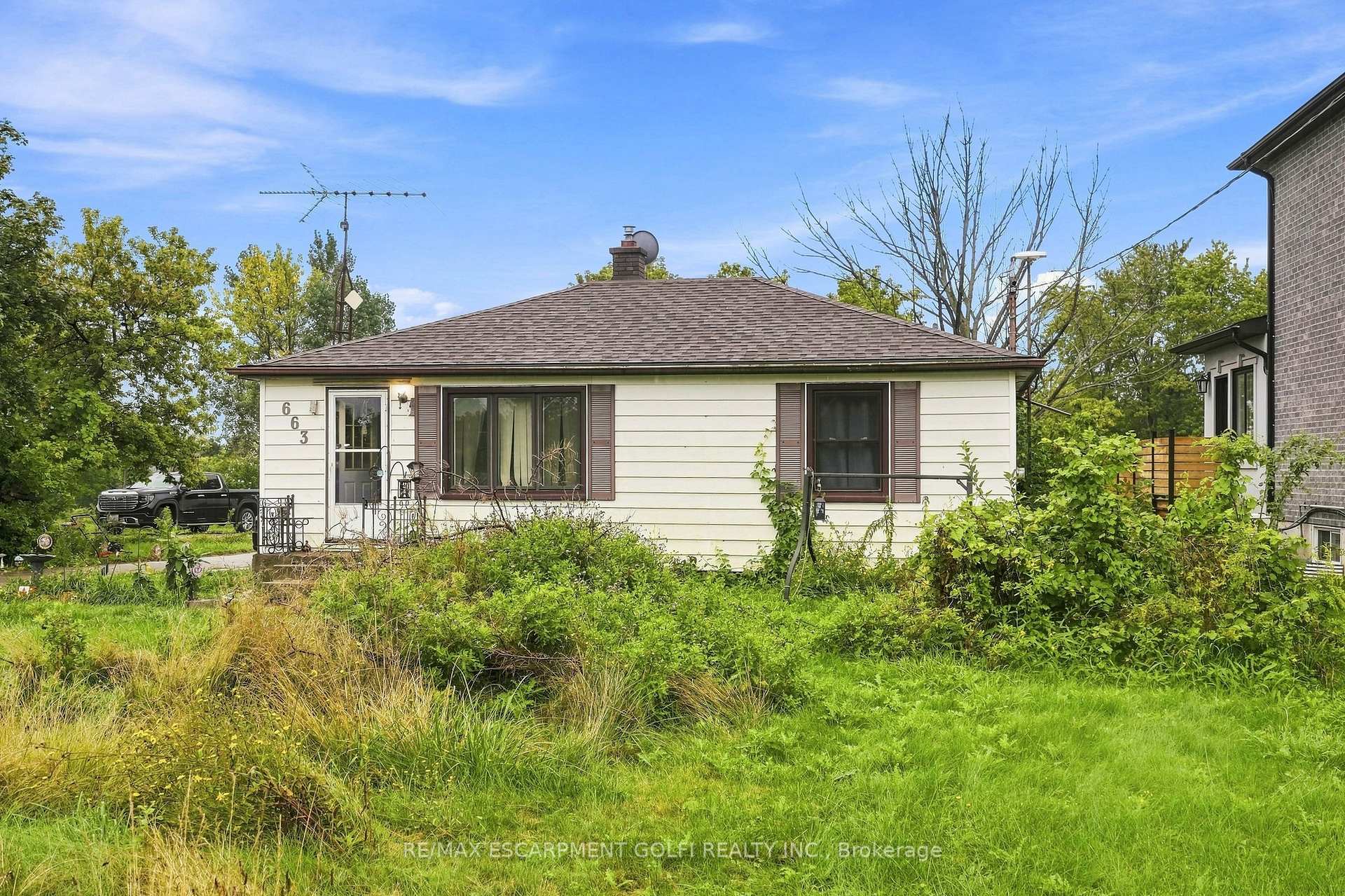 Photo of 663 Ridge Road W
