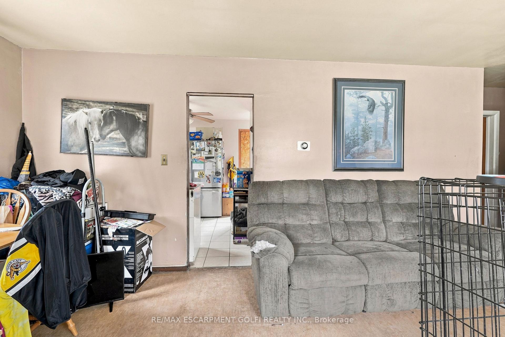 Photo 2 of 663 Ridge Road W, Grimsby, Grimsby Escarpment — HOMEH