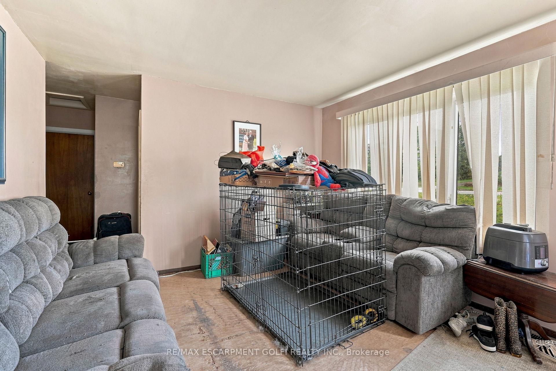 Photo 3 of 663 Ridge Road W, Grimsby, Grimsby Escarpment — HOMEH