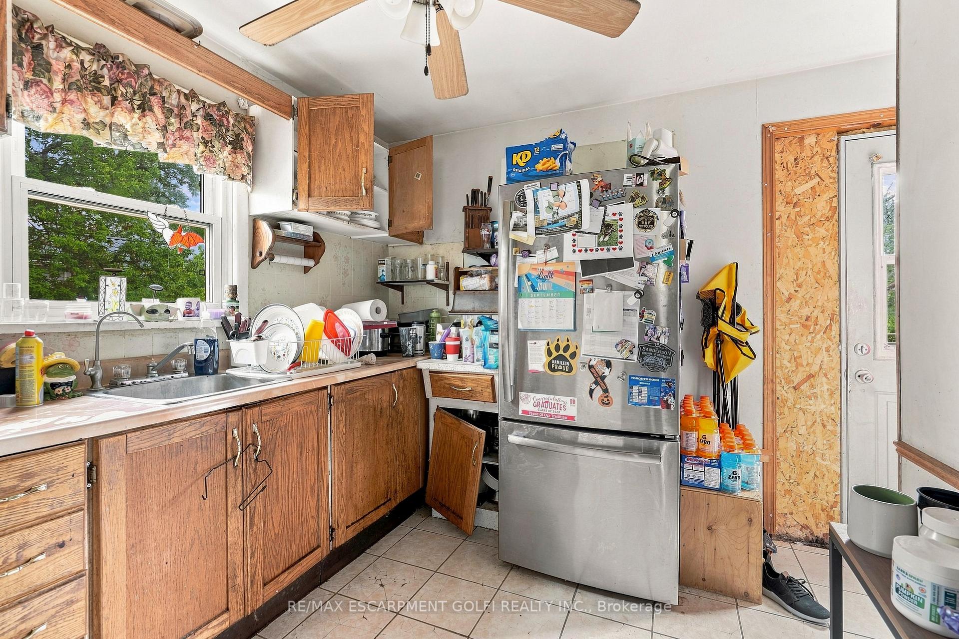 Photo 4 of 663 Ridge Road W, Grimsby, Grimsby Escarpment — HOMEH