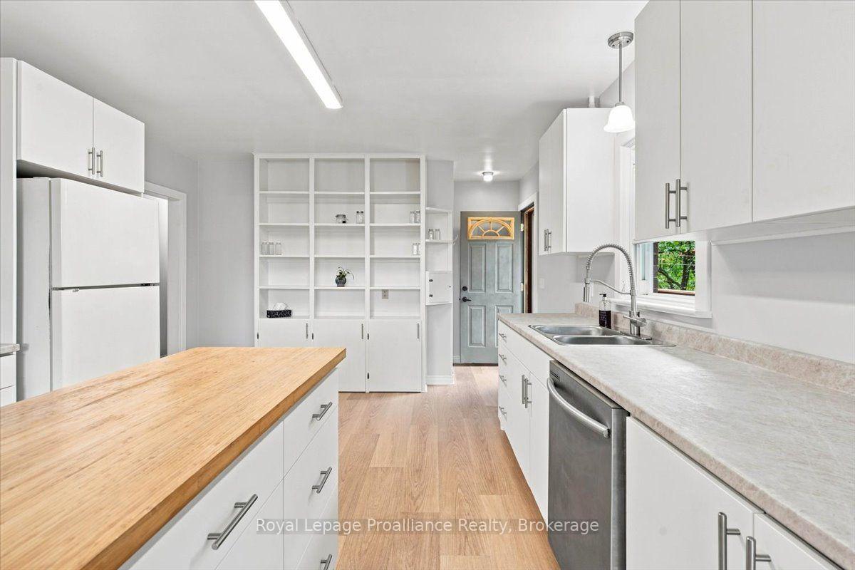 Photo 6 of 224 Zion Road, Belleville, Thurlow Ward — HOMEH