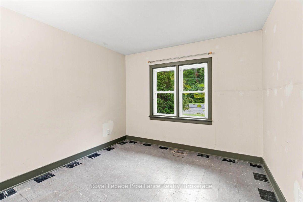 Photo 16 of 224 Zion Road, Belleville, Thurlow Ward — HOMEH