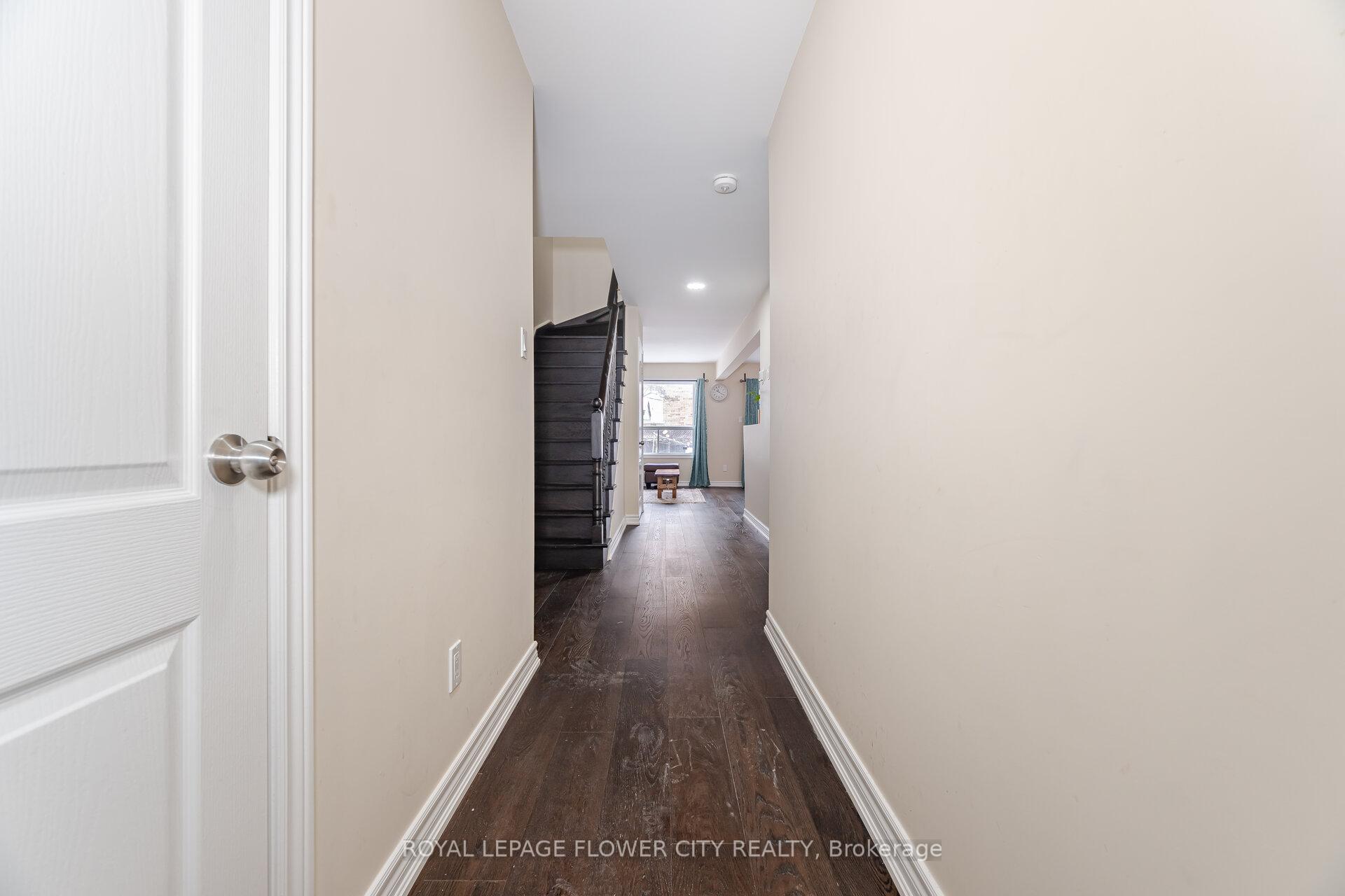 Photo 6 of 68 Denton Circle, Vaughan, Maple — HOMEH