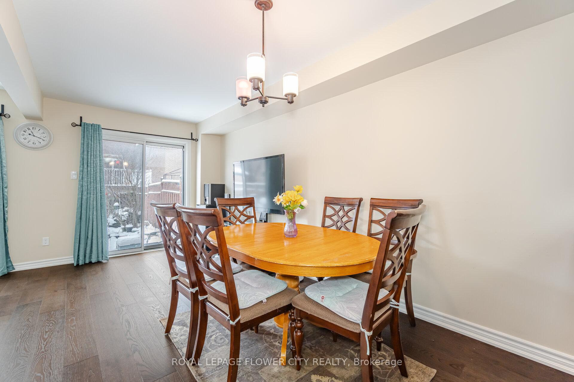 Photo 10 of 68 Denton Circle, Vaughan, Maple — HOMEH