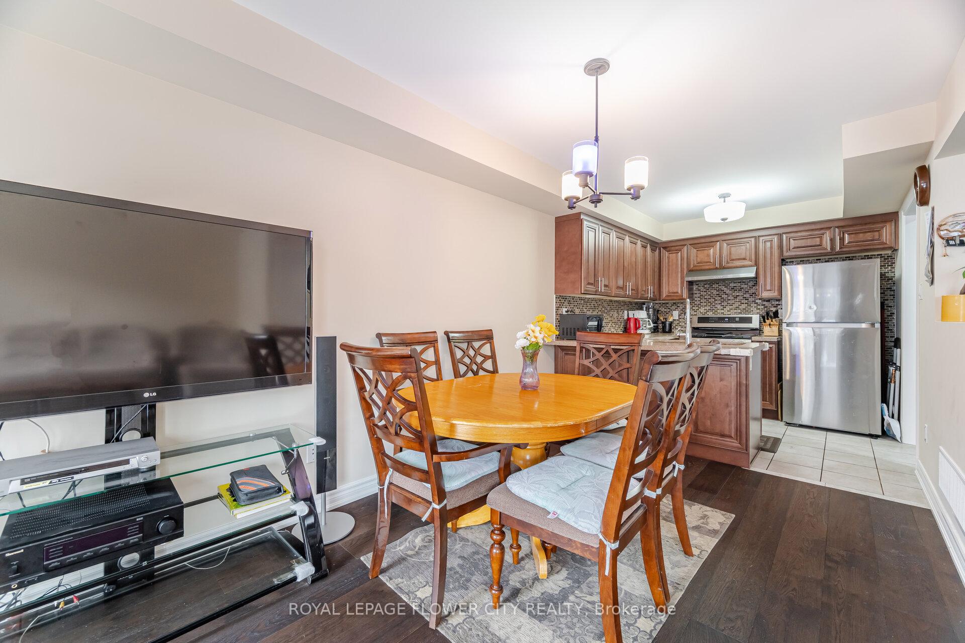 Photo 11 of 68 Denton Circle, Vaughan, Maple — HOMEH