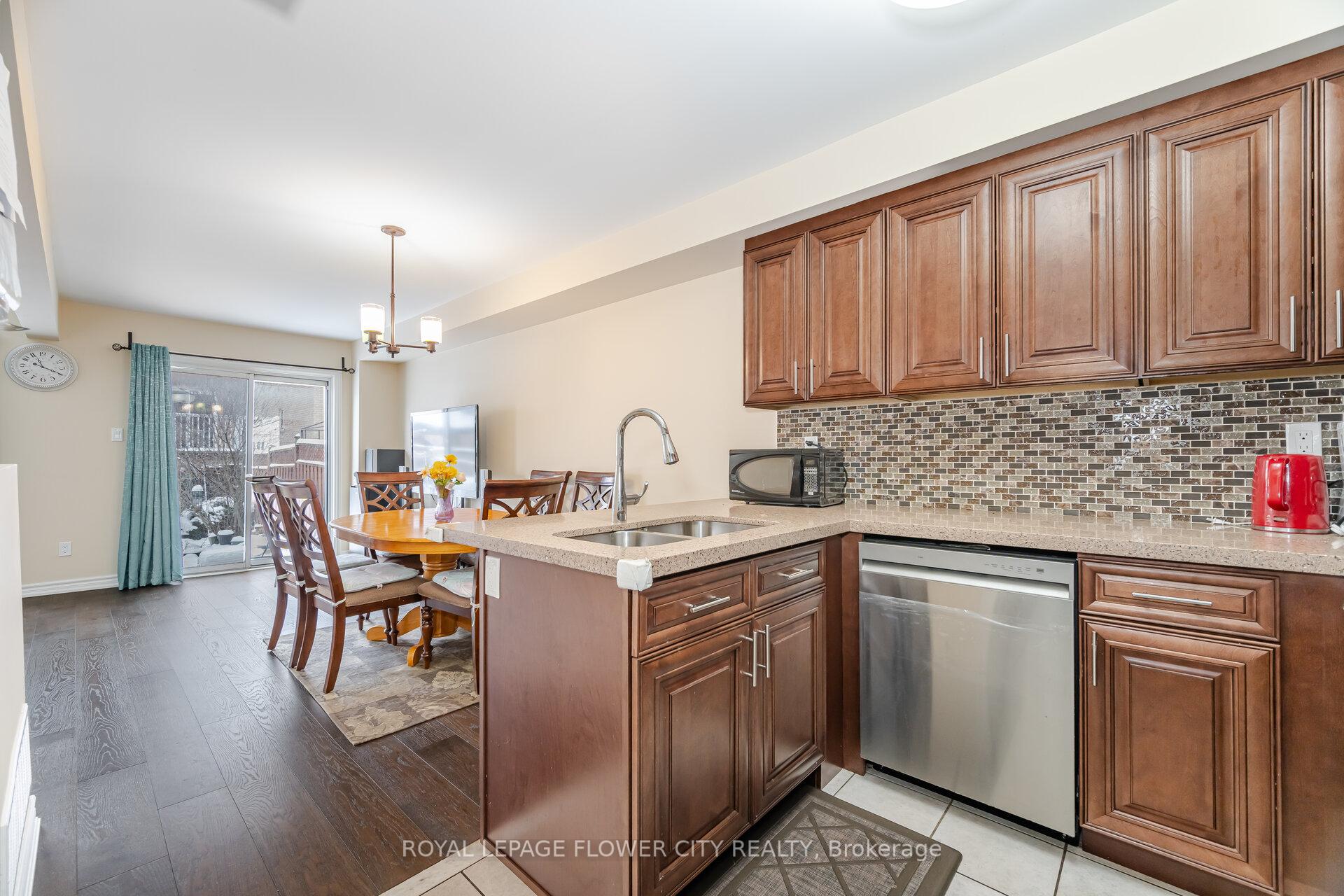 Photo 14 of 68 Denton Circle, Vaughan, Maple — HOMEH