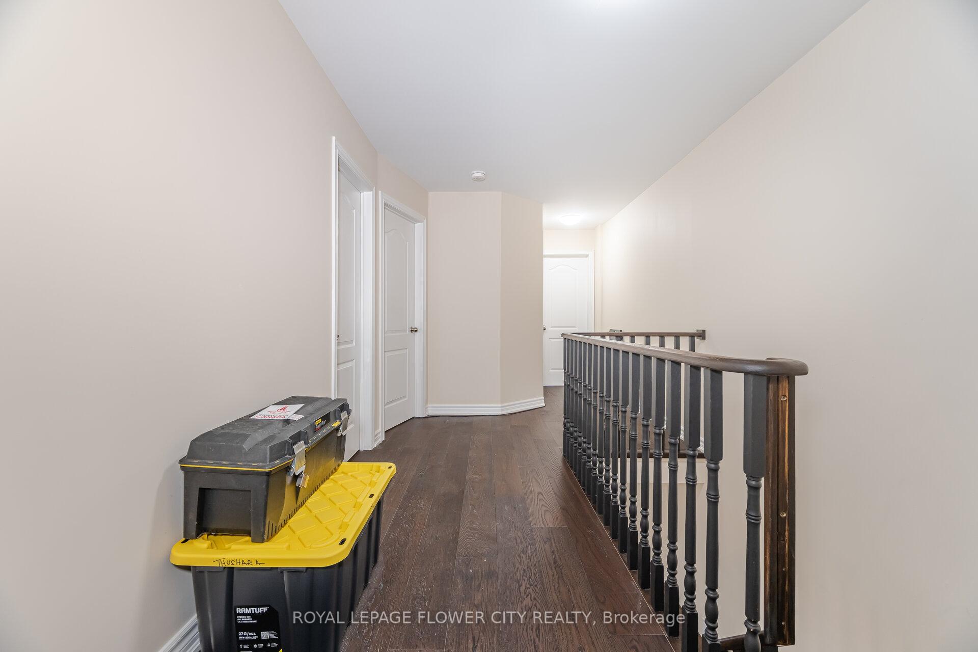 Photo 17 of 68 Denton Circle, Vaughan, Maple — HOMEH