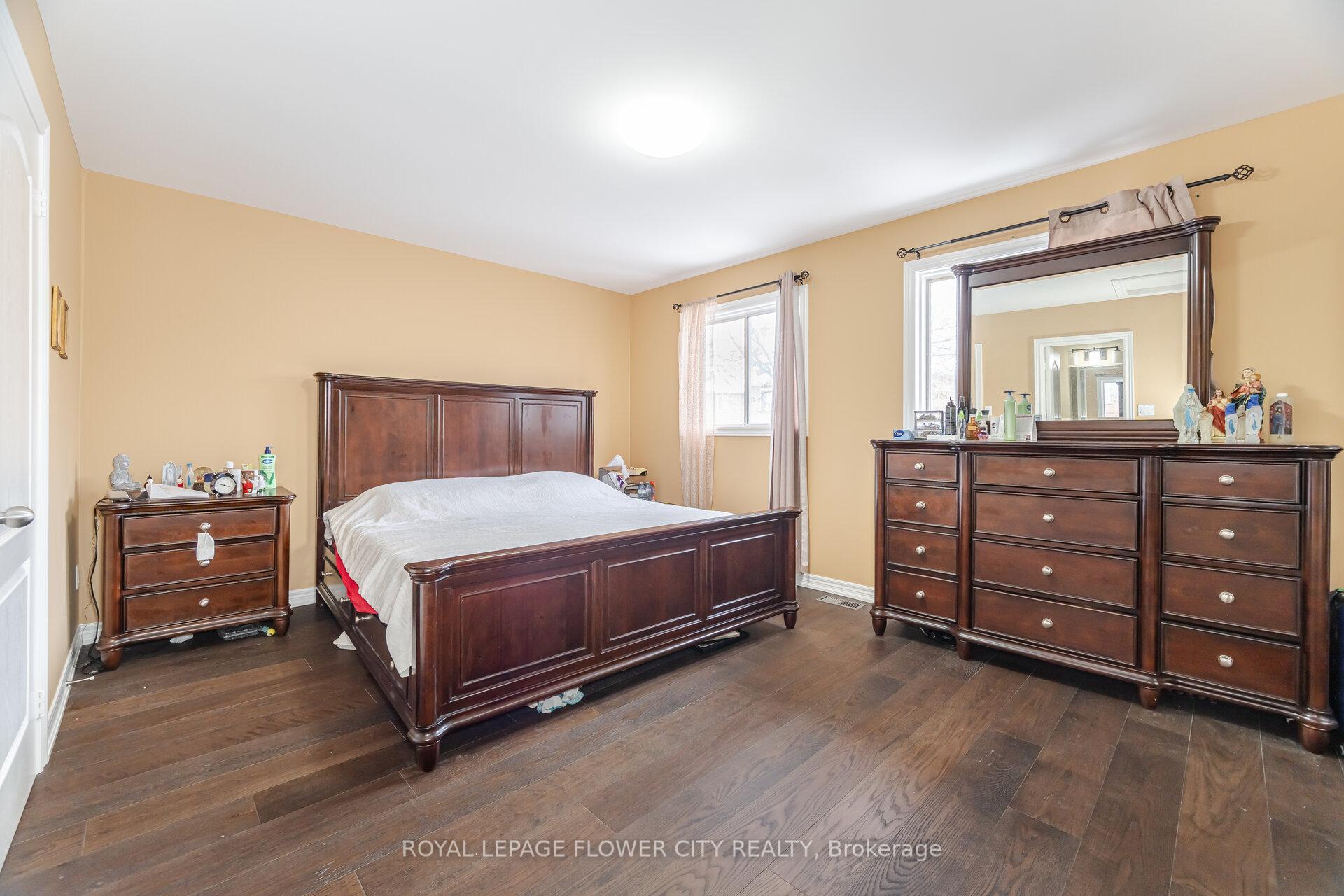 Photo 18 of 68 Denton Circle, Vaughan, Maple — HOMEH
