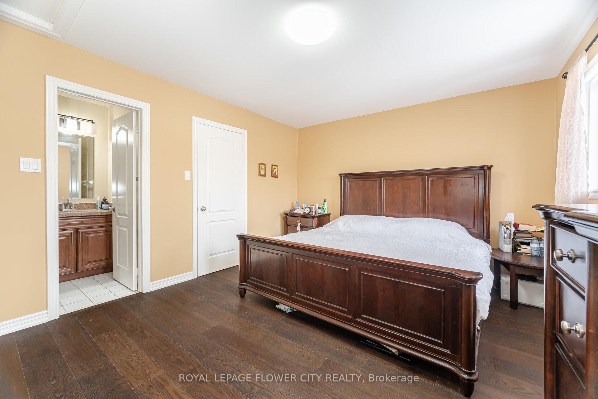 Photo 19 of 68 Denton Circle, Vaughan, Maple — HOMEH