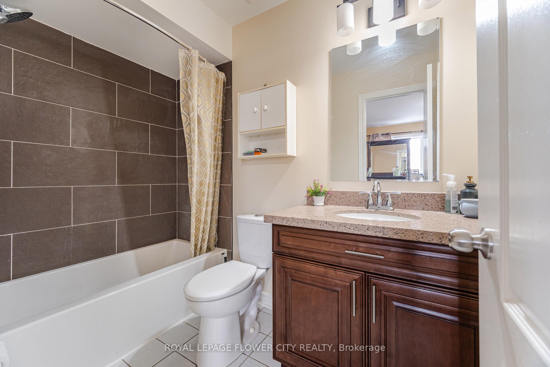 Photo 21 of 68 Denton Circle, Vaughan, Maple — HOMEH