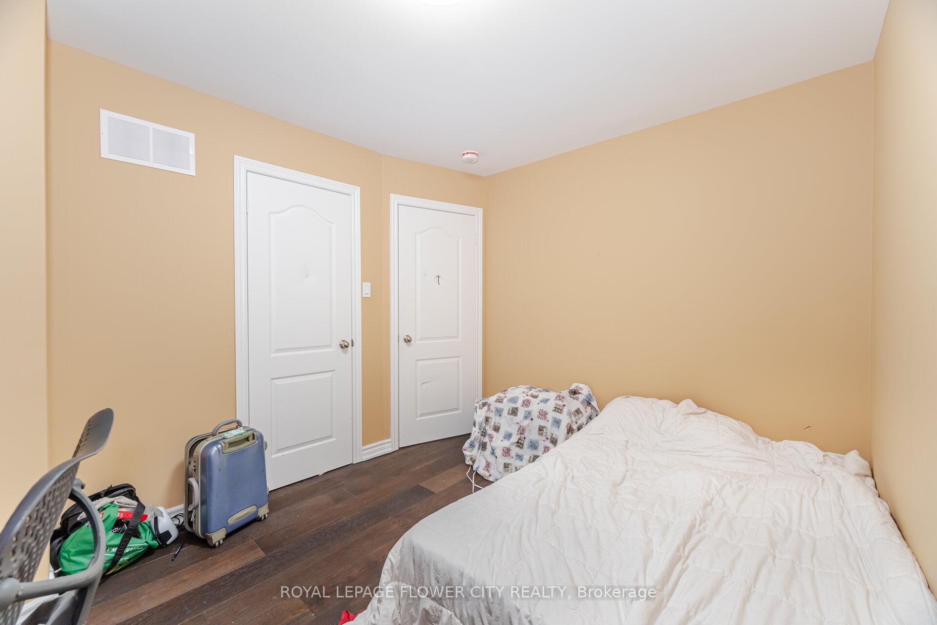 Photo 23 of 68 Denton Circle, Vaughan, Maple — HOMEH