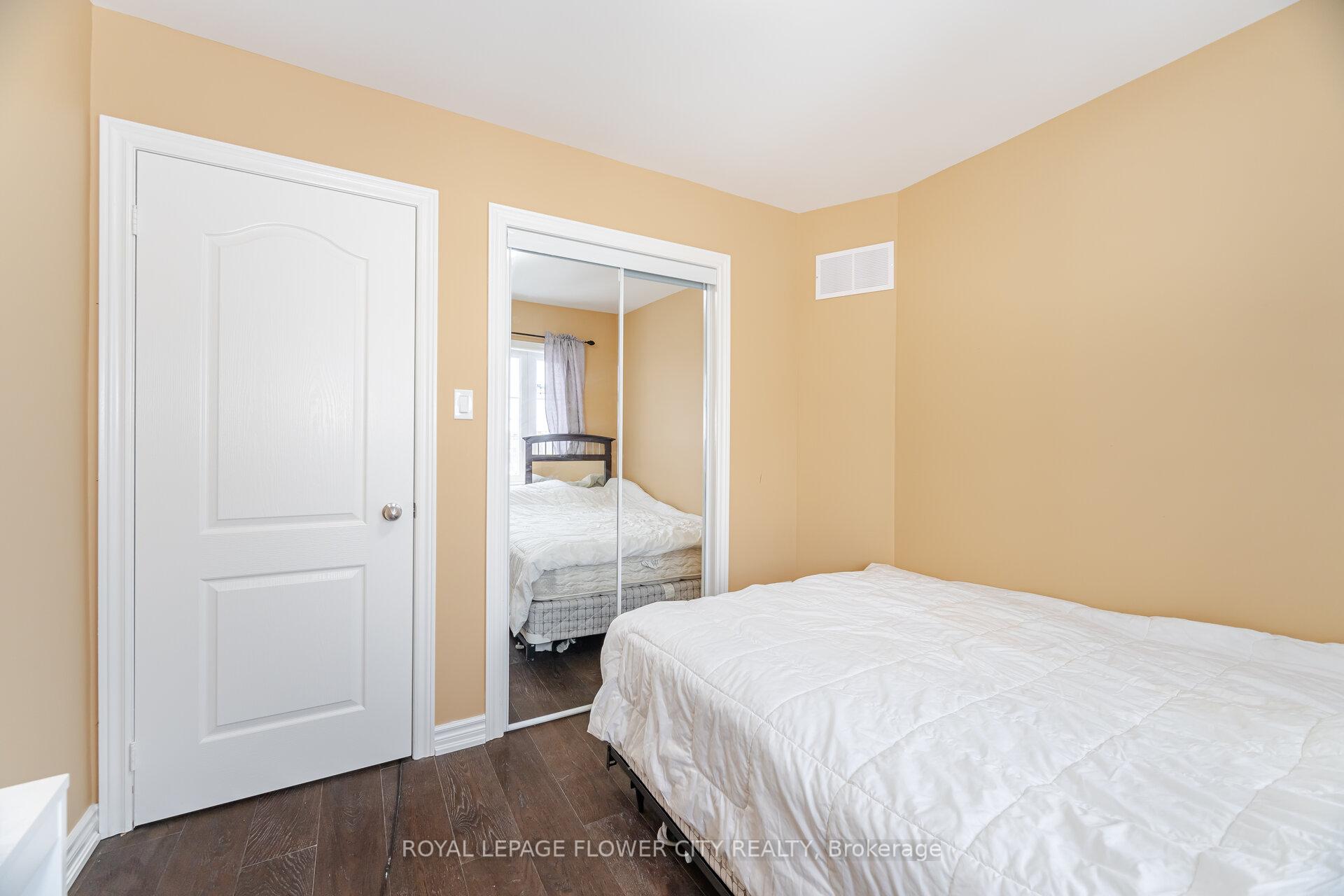 Photo 25 of 68 Denton Circle, Vaughan, Maple — HOMEH