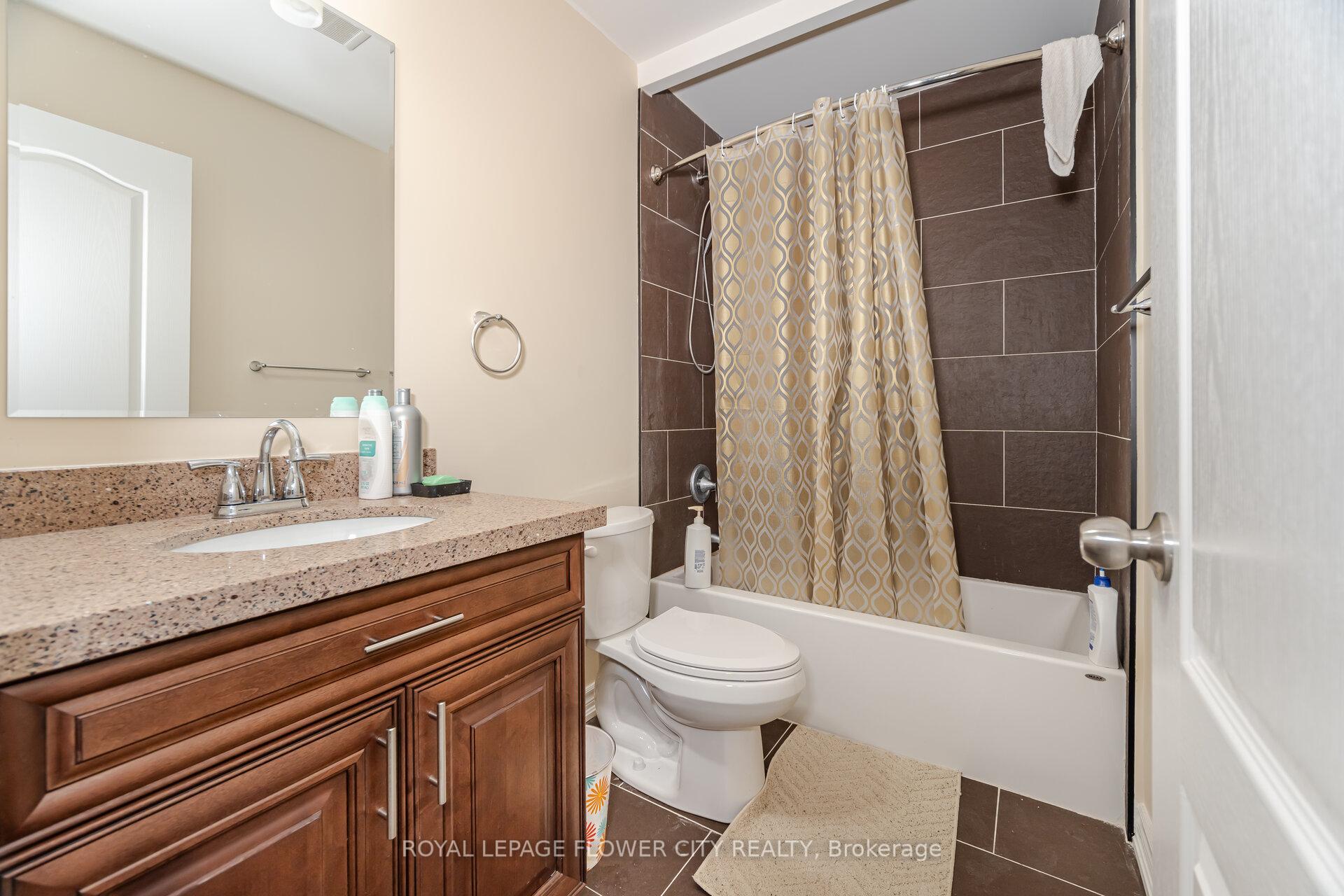 Photo 26 of 68 Denton Circle, Vaughan, Maple — HOMEH