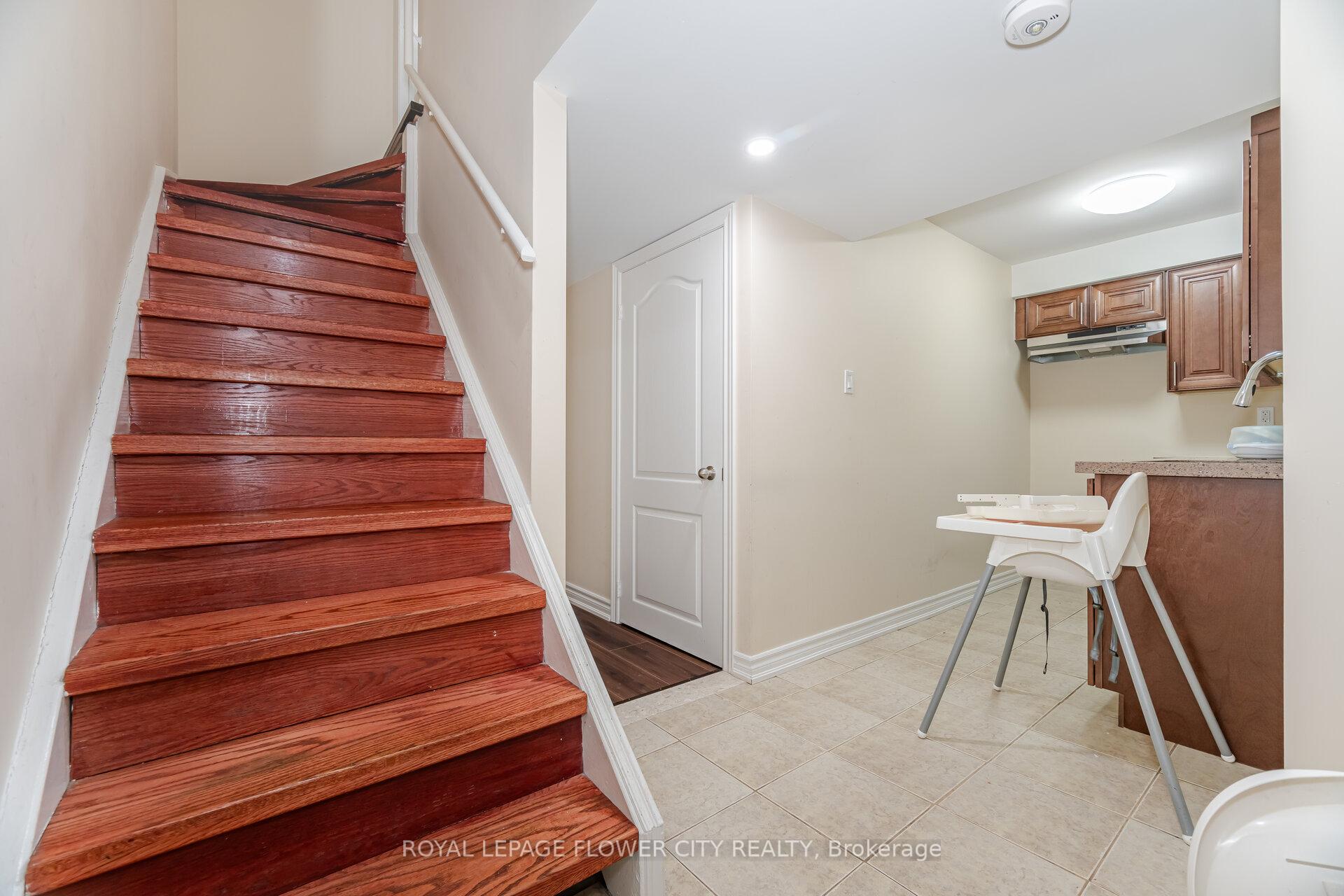 Photo 27 of 68 Denton Circle, Vaughan, Maple — HOMEH
