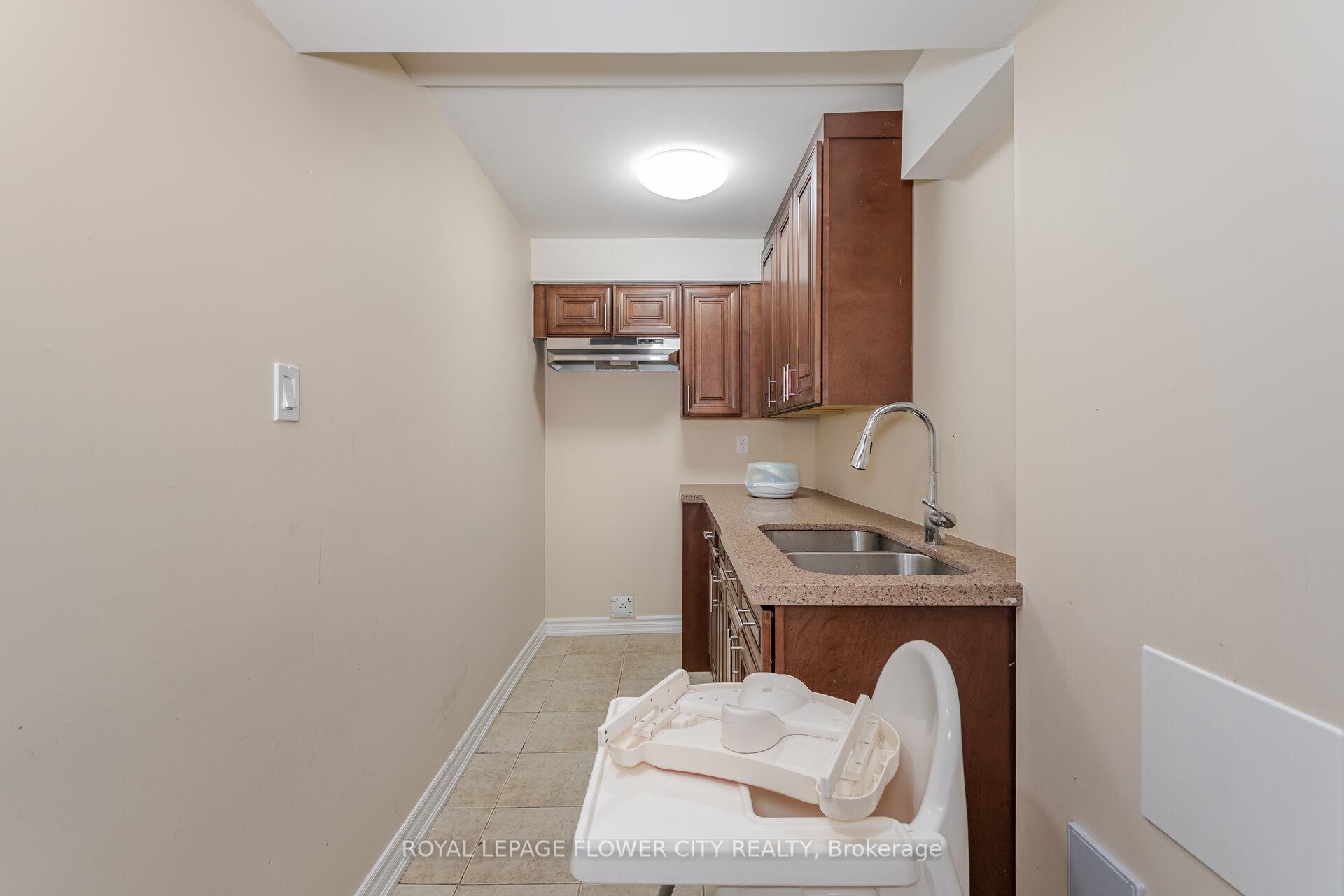 Photo 28 of 68 Denton Circle, Vaughan, Maple — HOMEH