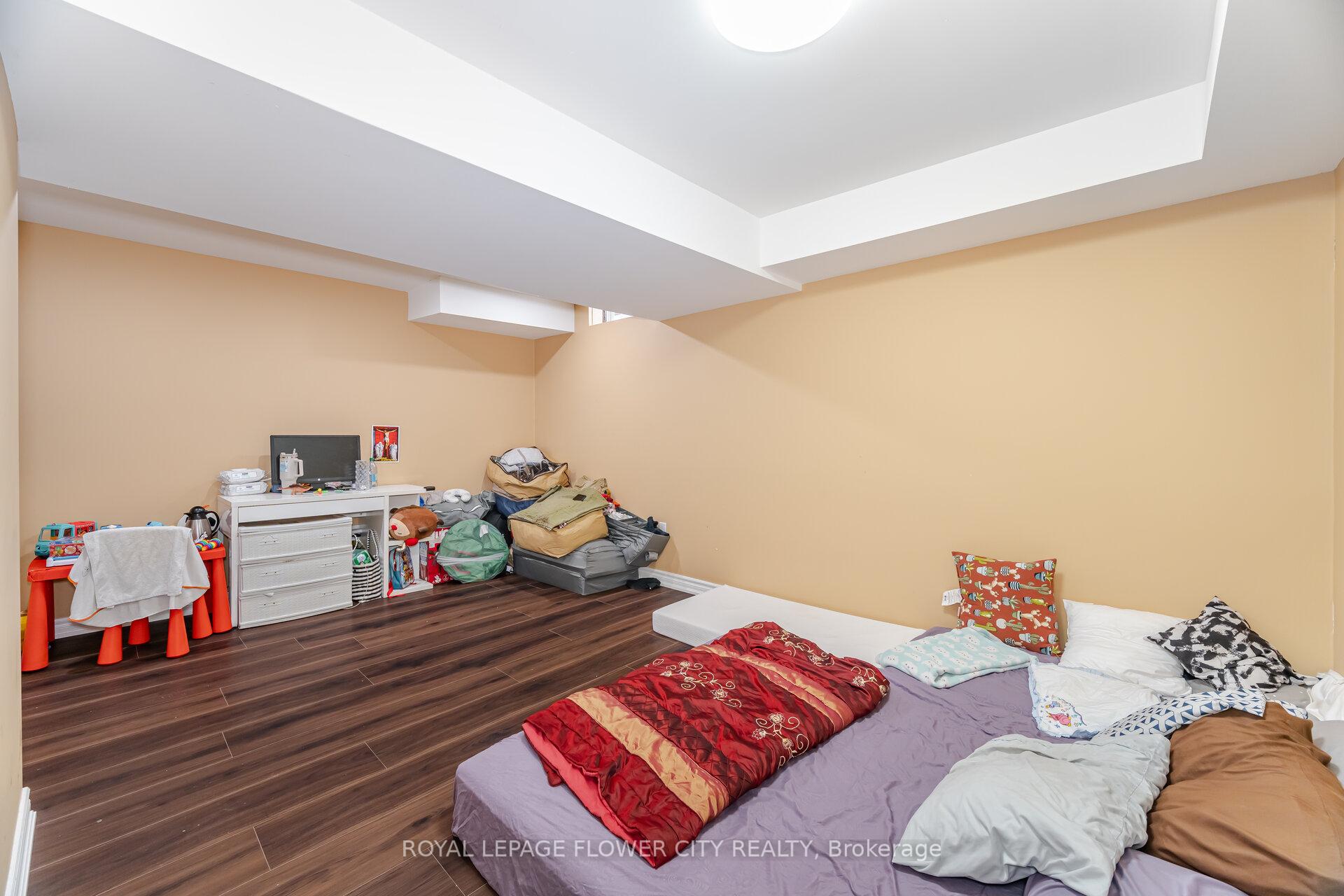 Photo 30 of 68 Denton Circle, Vaughan, Maple — HOMEH