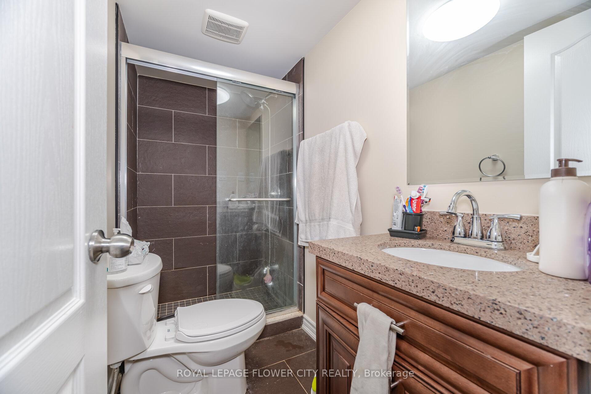 Photo 31 of 68 Denton Circle, Vaughan, Maple — HOMEH