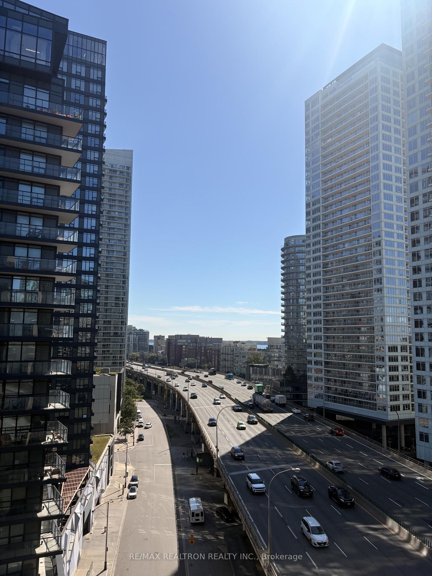 Photo 13 of Unit 1109, 169 Fort York Boulevard, Toronto, Niagara — HOMEH