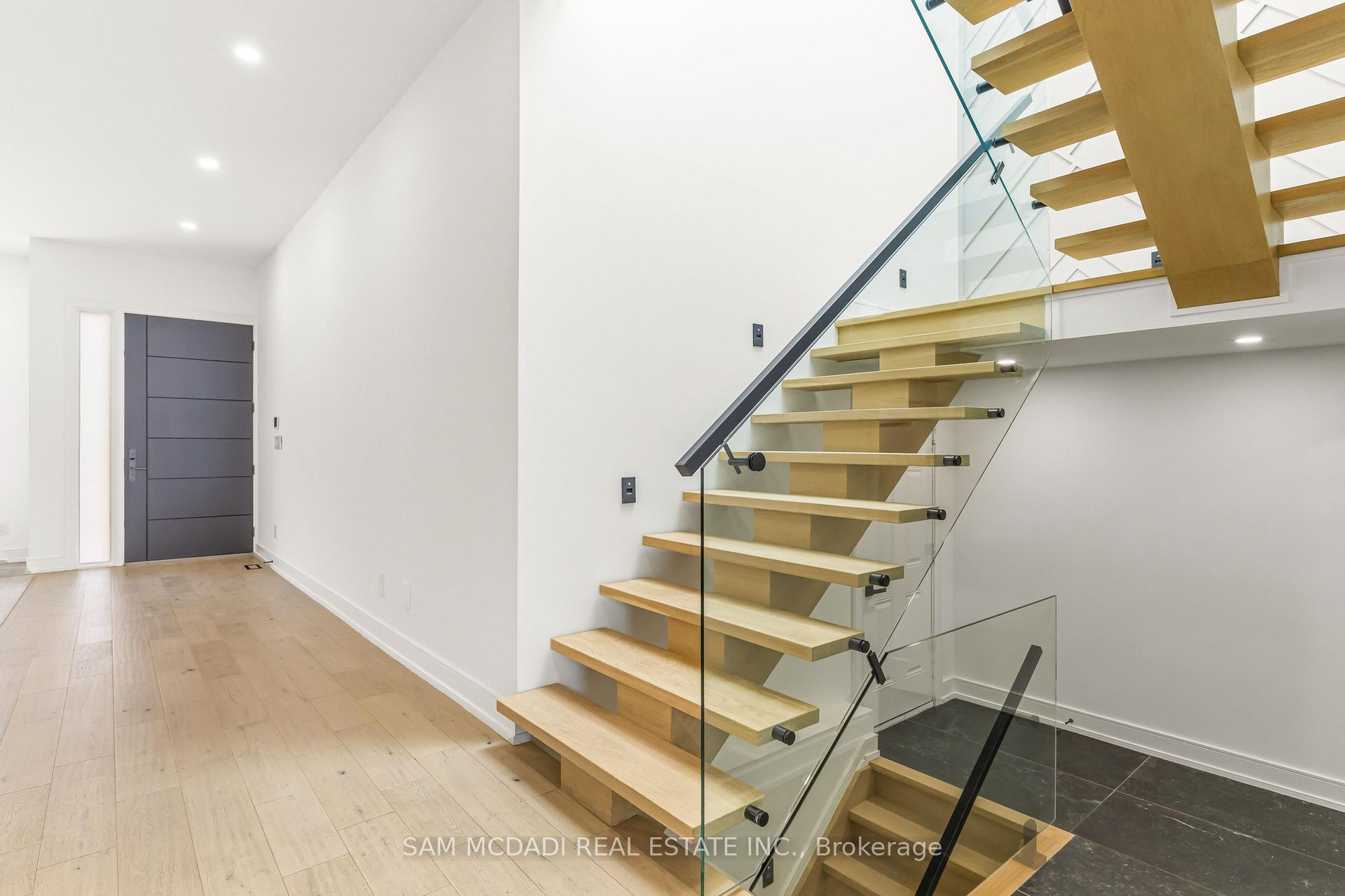 Photo 3 of 24 Twenty First Street, Etobicoke, New Toronto — HOMEH