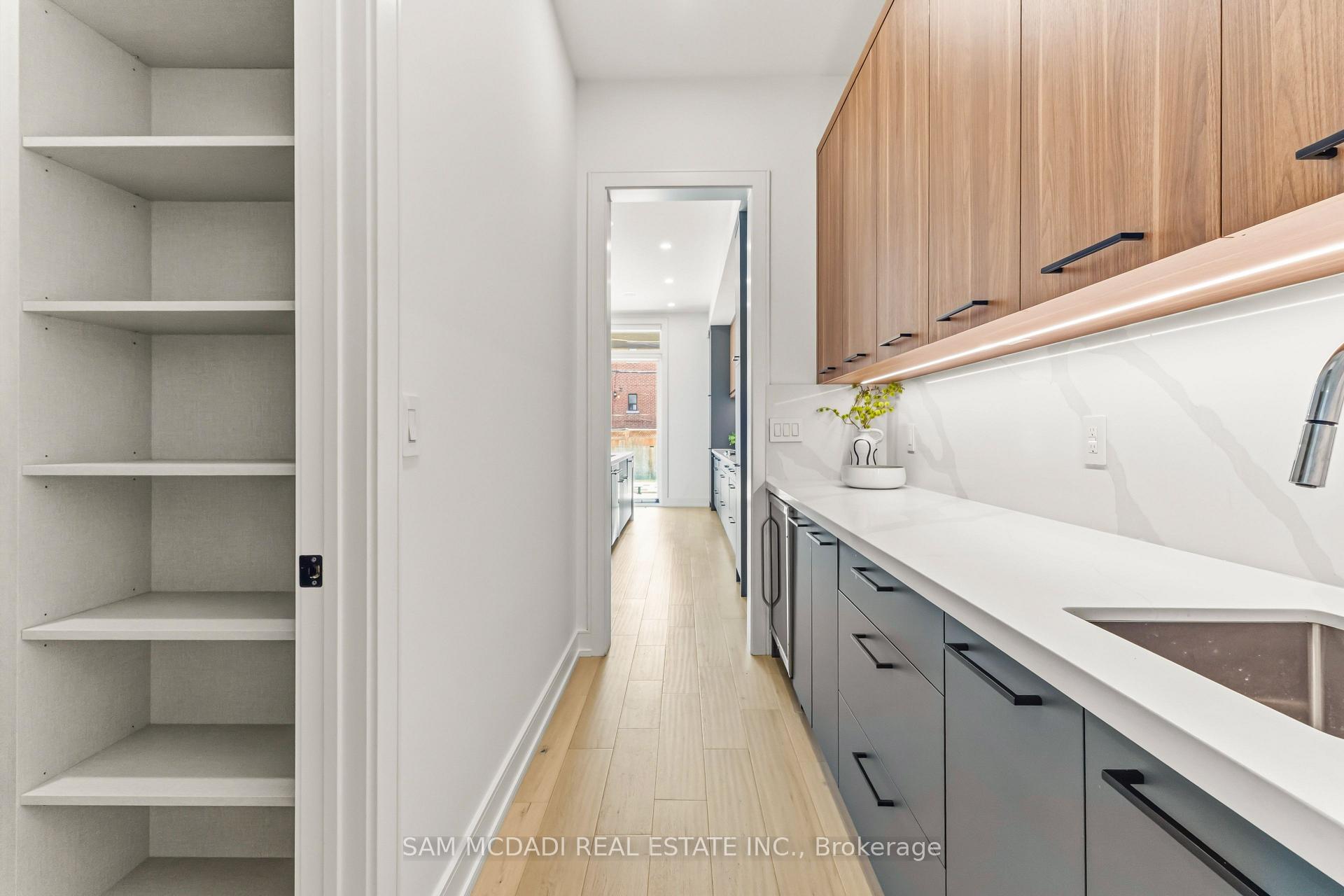 Photo 8 of 24 Twenty First Street, Etobicoke, New Toronto — HOMEH