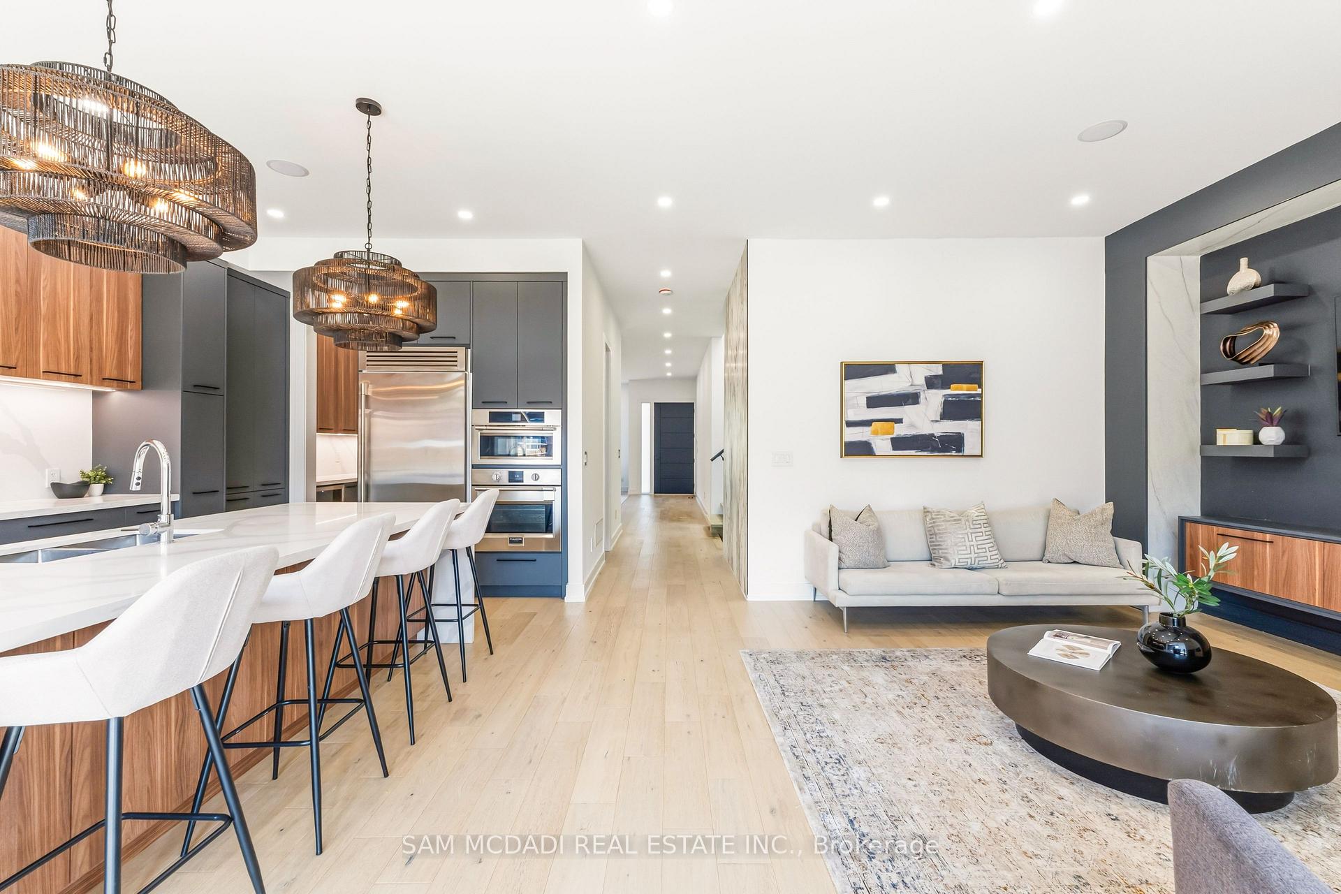 Photo 10 of 24 Twenty First Street, Etobicoke, New Toronto — HOMEH