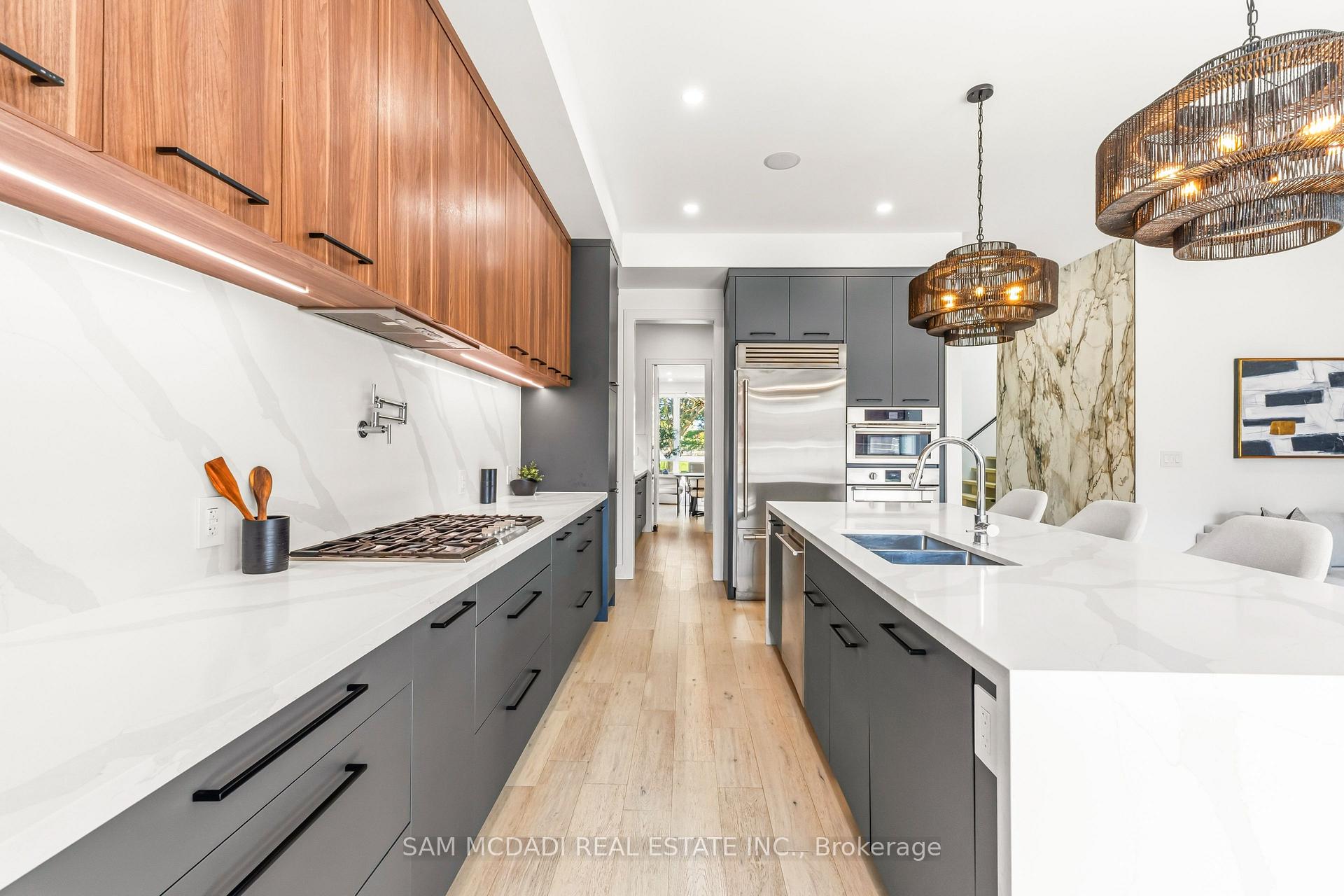 Photo 11 of 24 Twenty First Street, Etobicoke, New Toronto — HOMEH