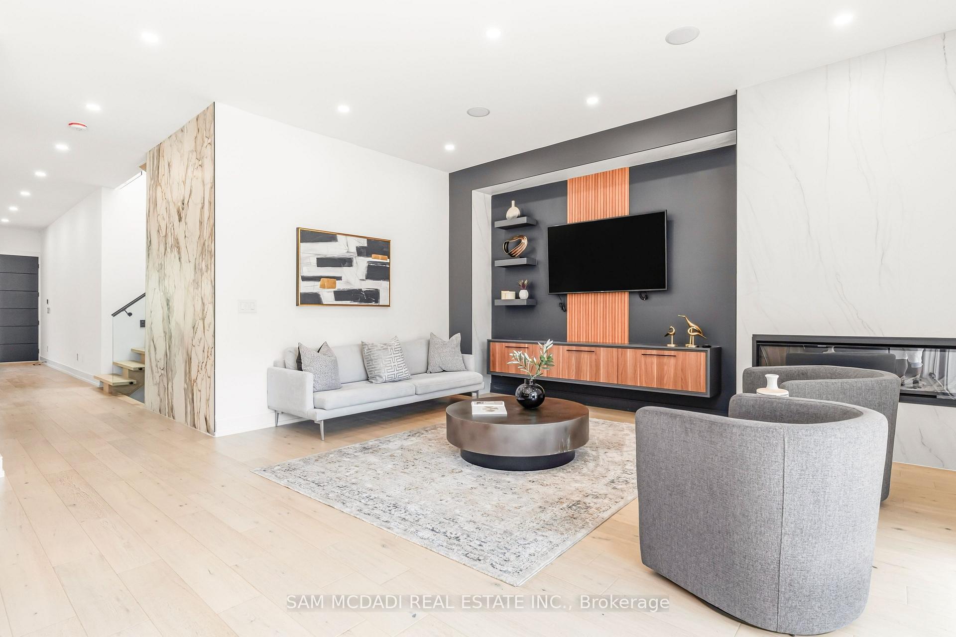 Photo 12 of 24 Twenty First Street, Etobicoke, New Toronto — HOMEH