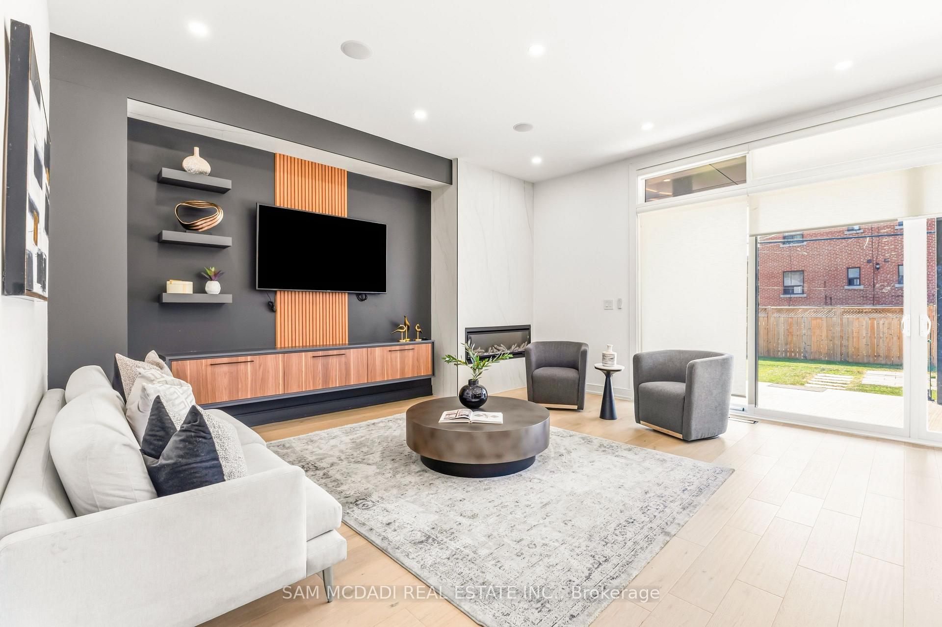 Photo 13 of 24 Twenty First Street, Etobicoke, New Toronto — HOMEH
