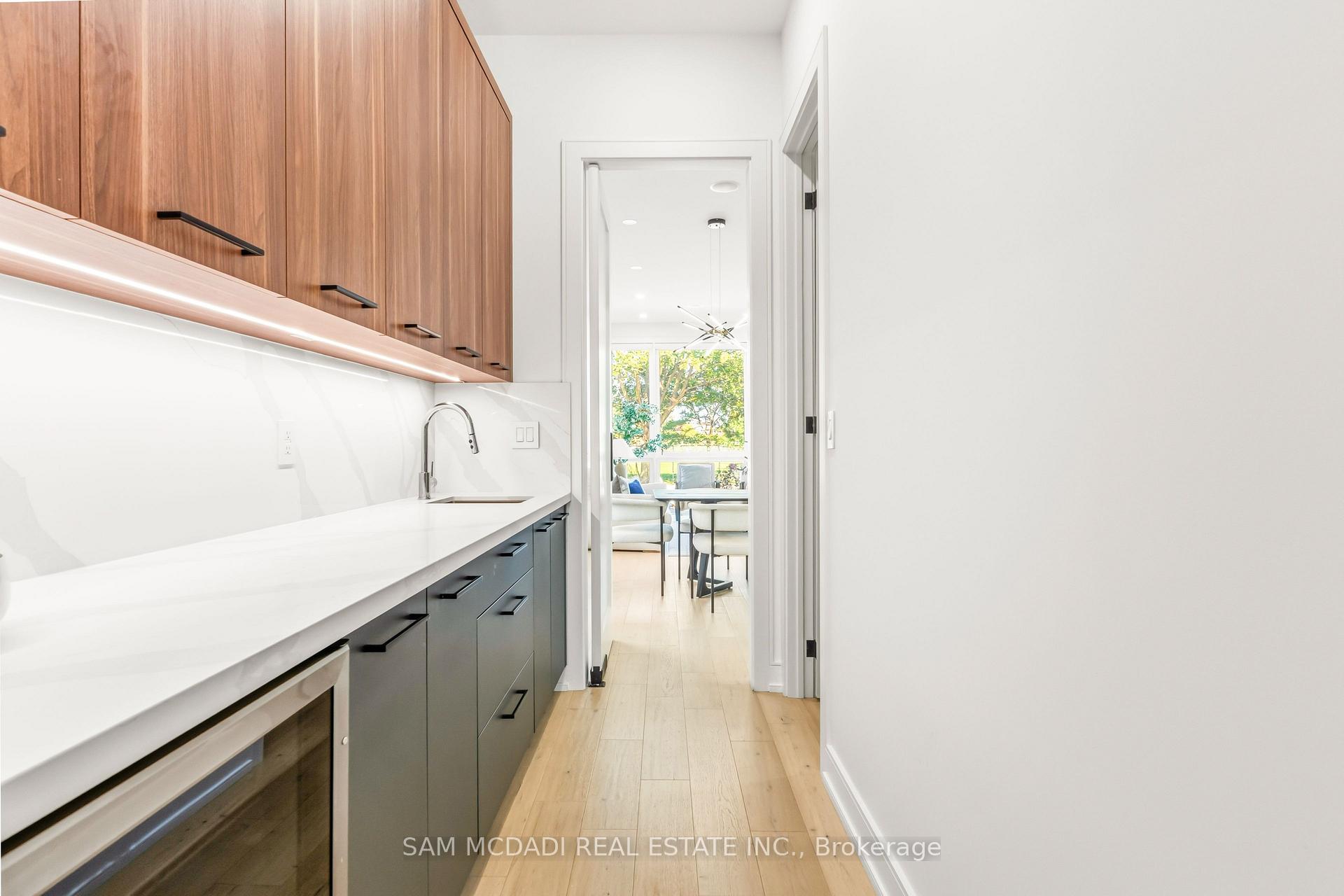 Photo 15 of 24 Twenty First Street, Etobicoke, New Toronto — HOMEH