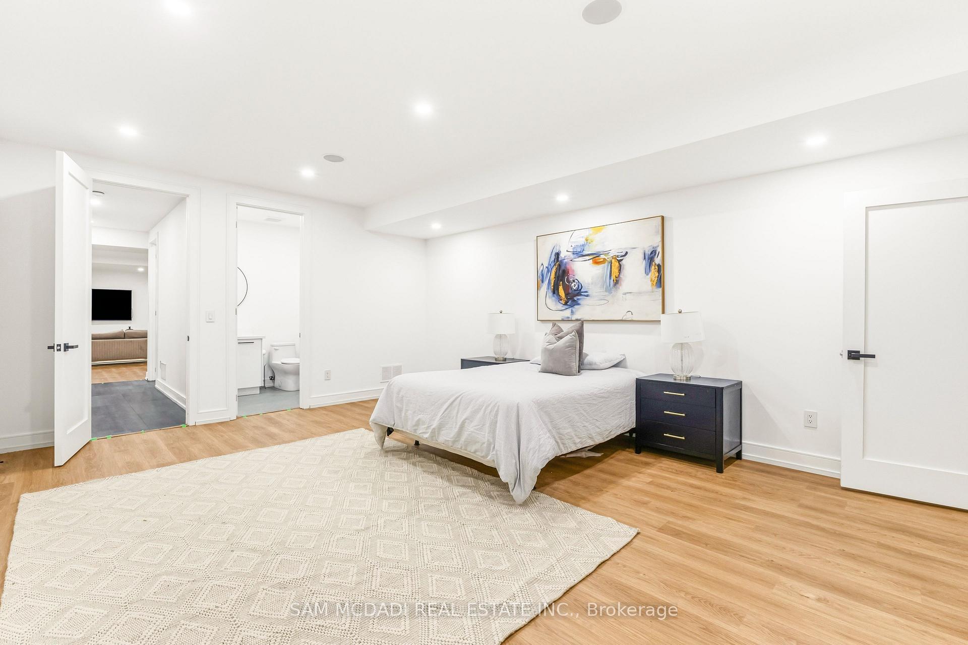 Photo 32 of 24 Twenty First Street, Etobicoke, New Toronto — HOMEH