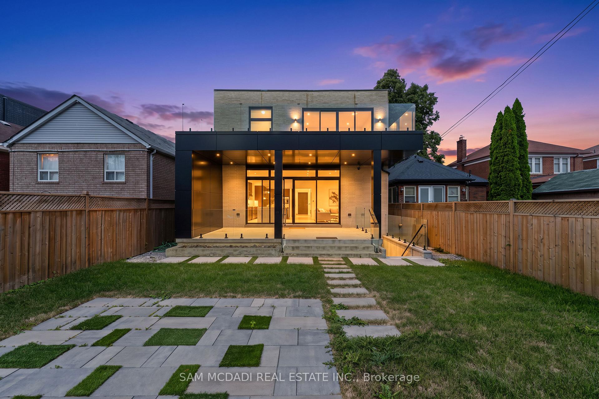Photo 35 of 24 Twenty First Street, Etobicoke, New Toronto — HOMEH