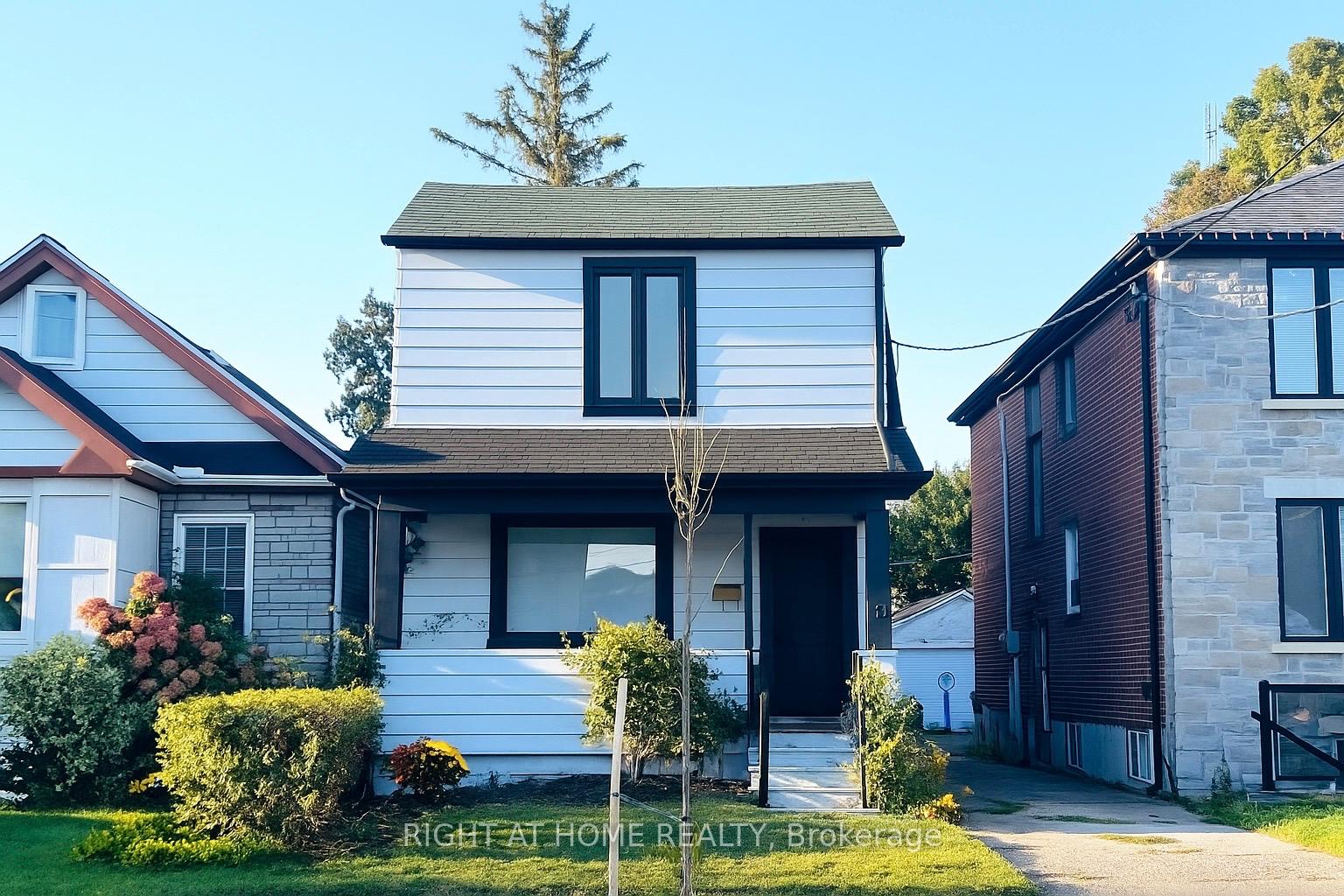 Photo 2 of 28 Pendeen Avenue, Toronto, Rockcliffe-Smythe — HOMEH