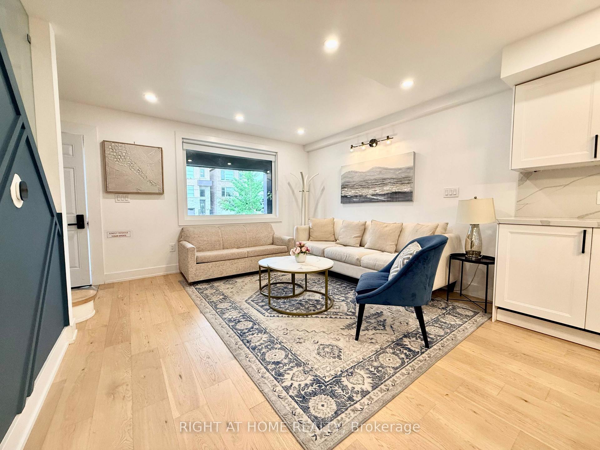Photo 6 of 28 Pendeen Avenue, Toronto, Rockcliffe-Smythe — HOMEH