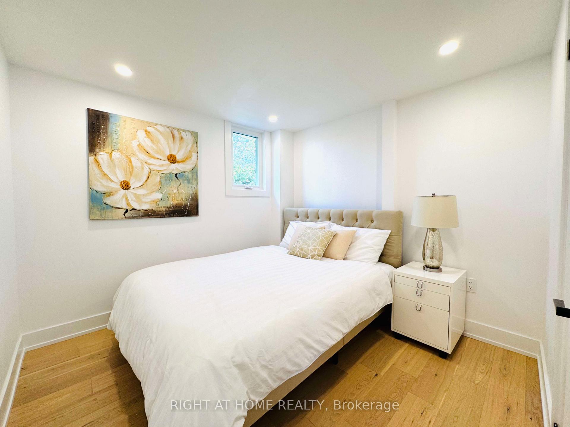 Photo 31 of 28 Pendeen Avenue, Toronto, Rockcliffe-Smythe — HOMEH
