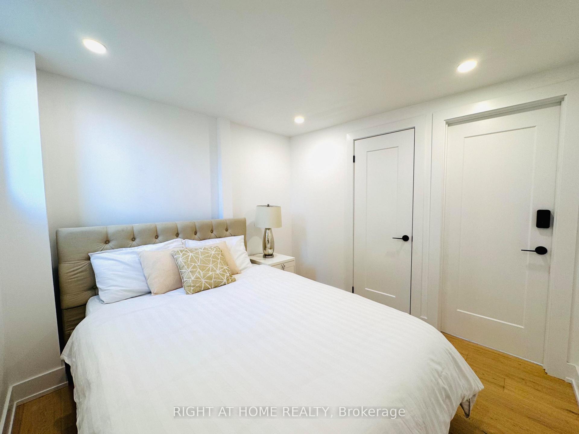 Photo 33 of 28 Pendeen Avenue, Toronto, Rockcliffe-Smythe — HOMEH