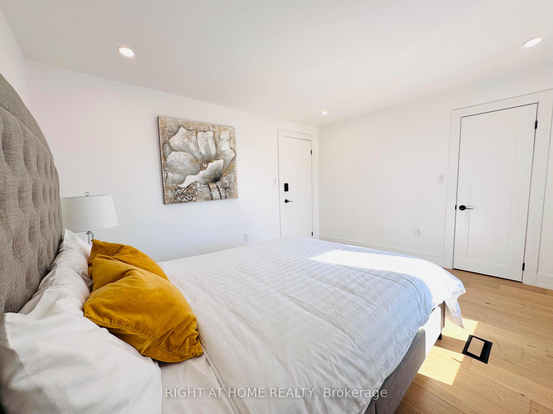 Photo 37 of 28 Pendeen Avenue, Toronto, Rockcliffe-Smythe — HOMEH