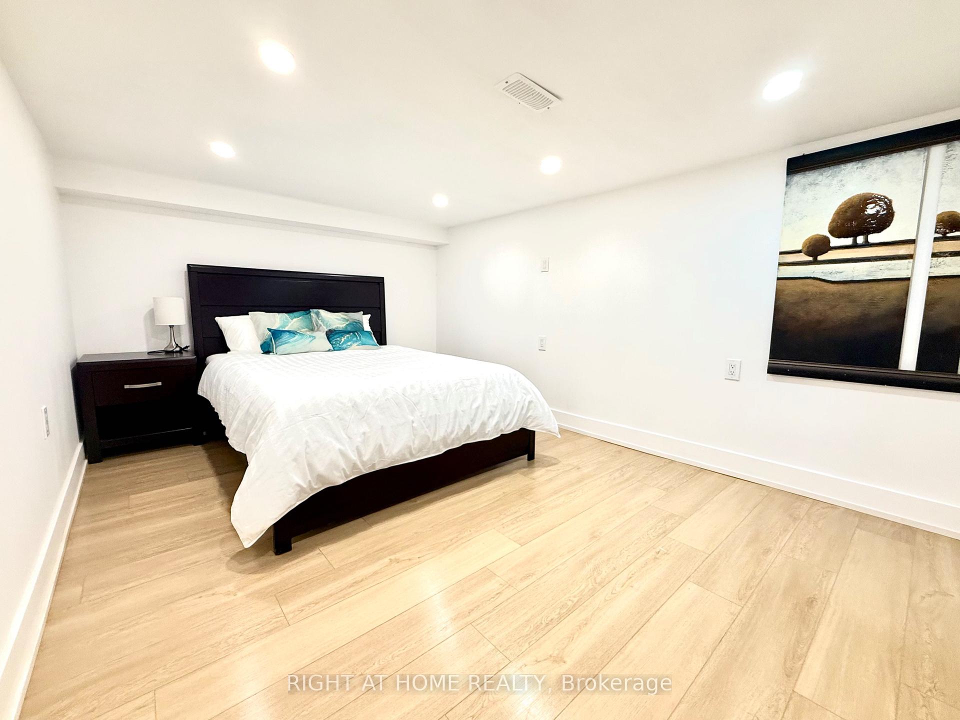 Photo 52 of 28 Pendeen Avenue, Toronto, Rockcliffe-Smythe — HOMEH