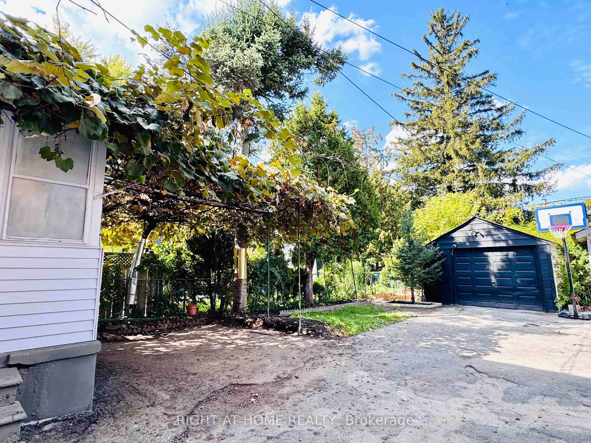 Photo 55 of 28 Pendeen Avenue, Toronto, Rockcliffe-Smythe — HOMEH