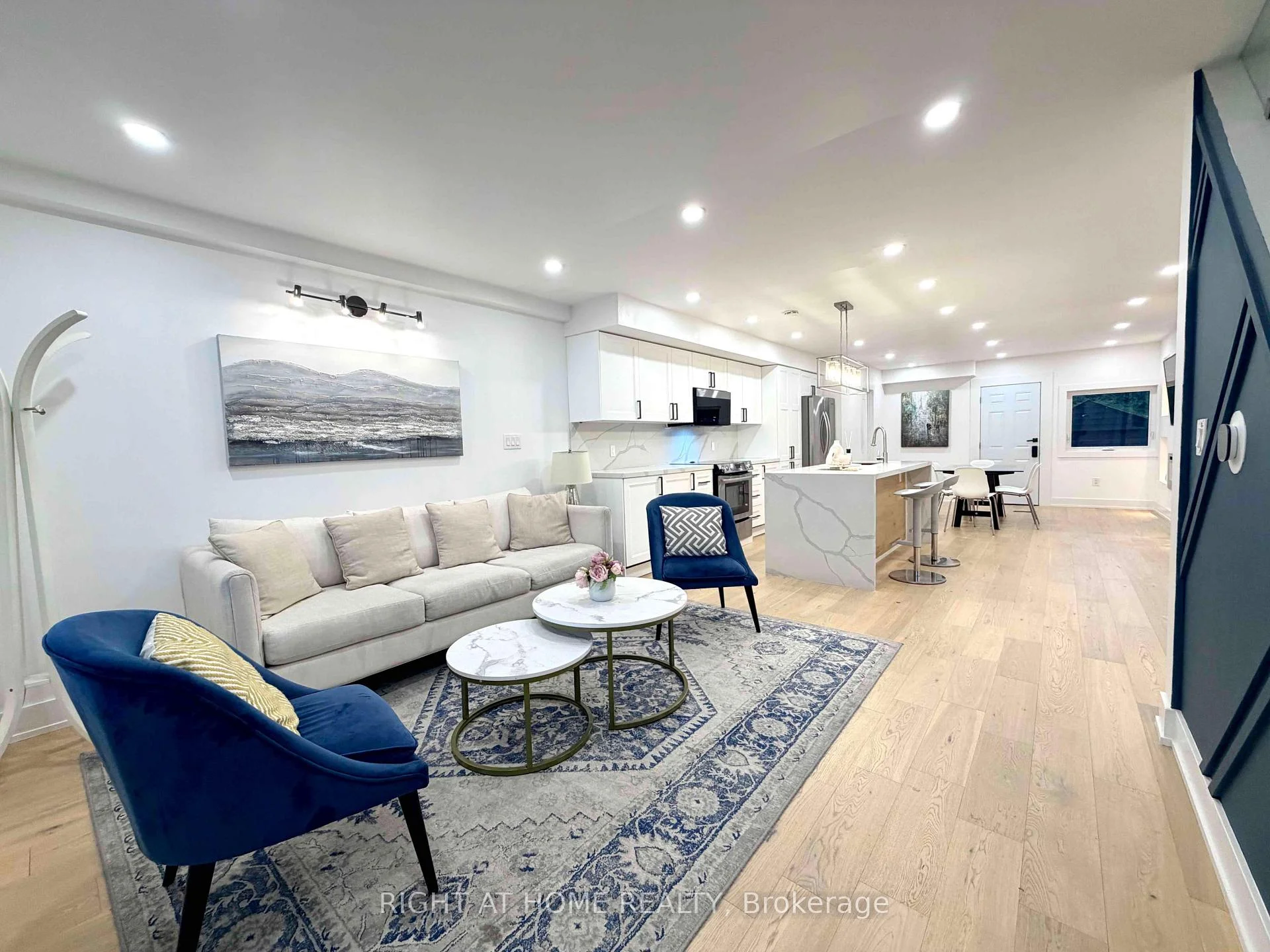 Photo 5 of 28 Pendeen Avenue, Toronto, Rockcliffe-Smythe — HOMEH