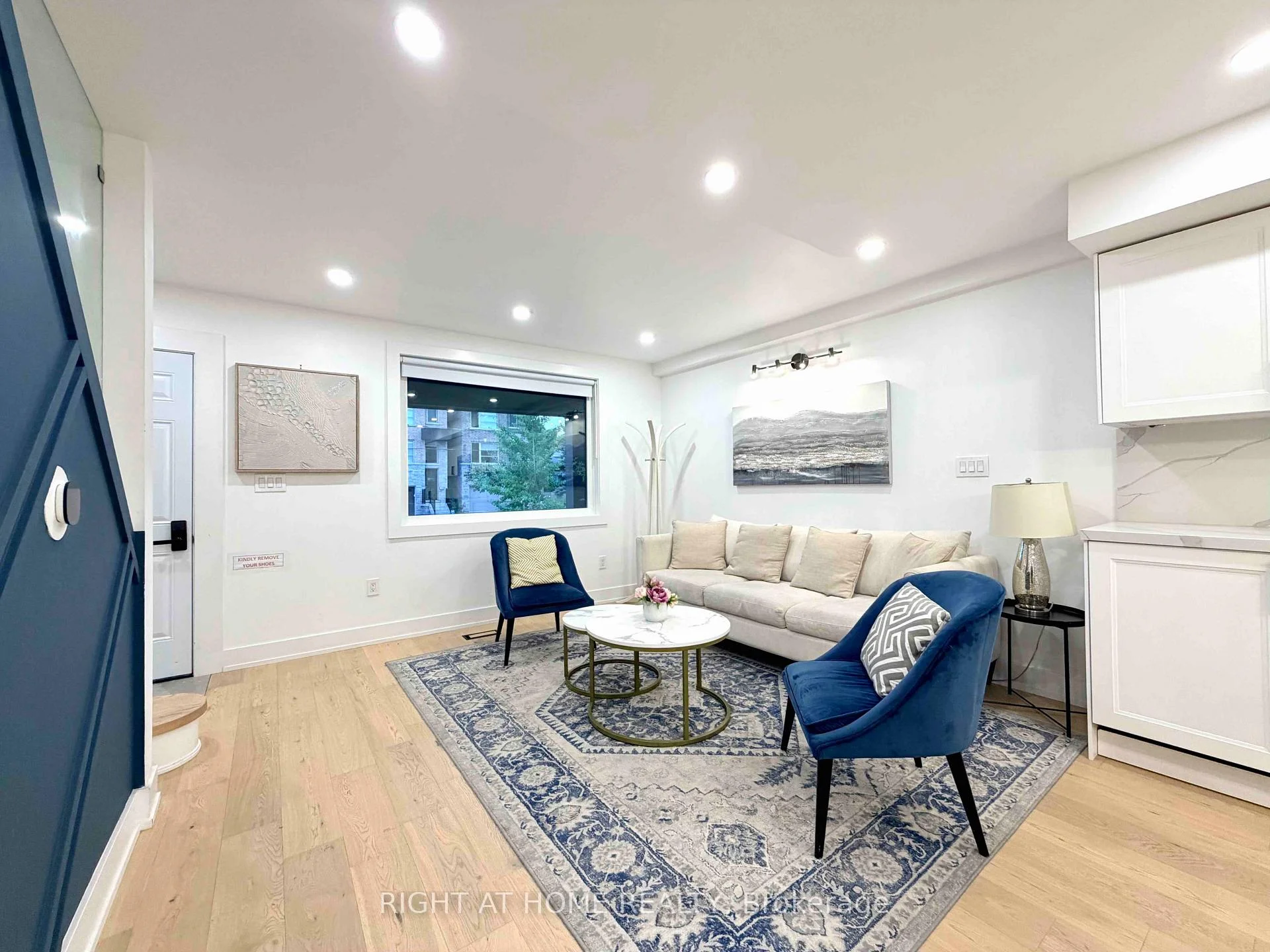 Photo 7 of 28 Pendeen Avenue, Toronto, Rockcliffe-Smythe — HOMEH