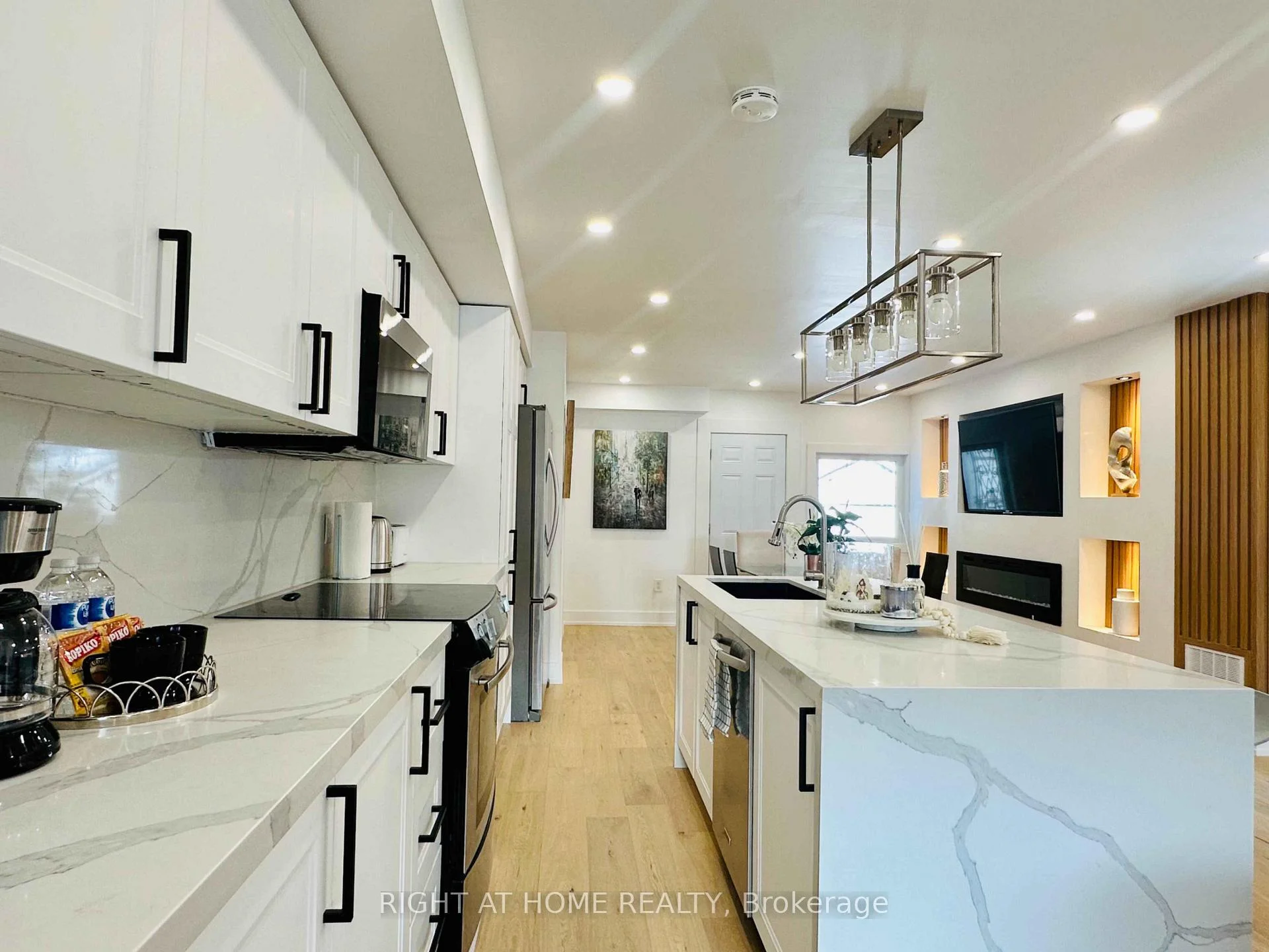 Photo 11 of 28 Pendeen Avenue, Toronto, Rockcliffe-Smythe — HOMEH