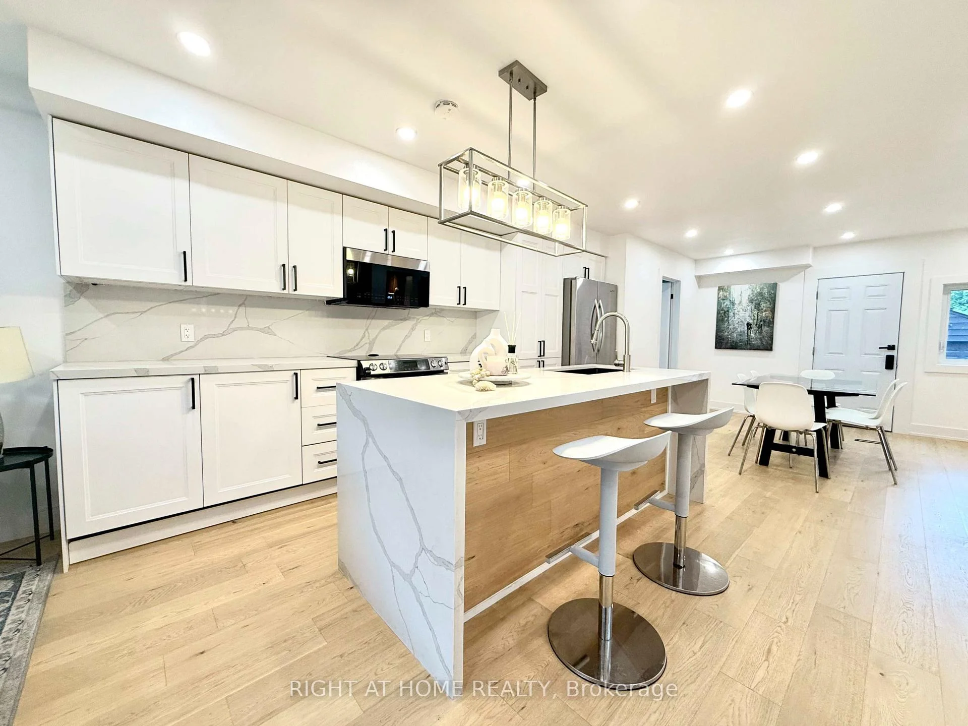 Photo 13 of 28 Pendeen Avenue, Toronto, Rockcliffe-Smythe — HOMEH