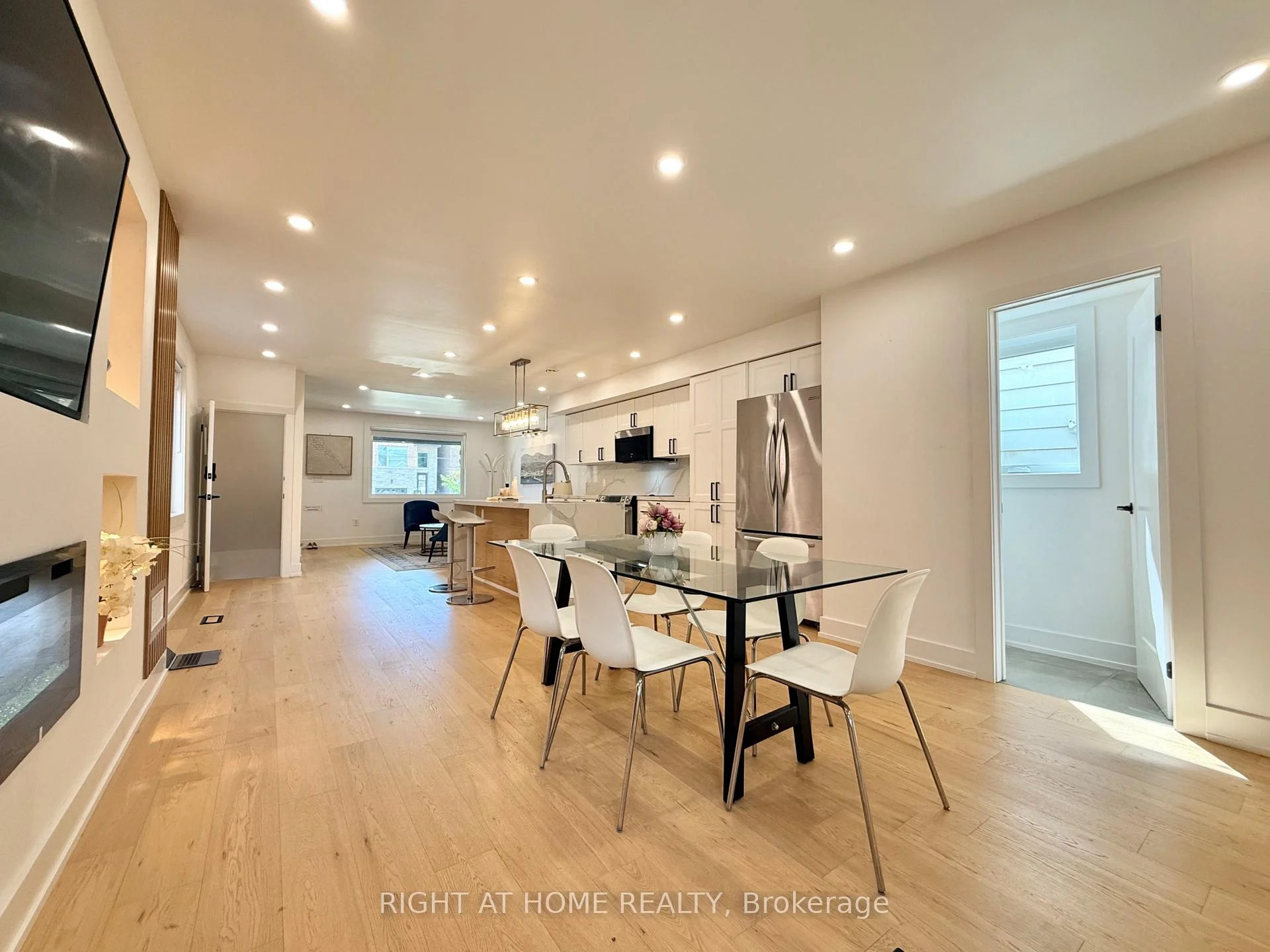 Photo 20 of 28 Pendeen Avenue, Toronto, Rockcliffe-Smythe — HOMEH