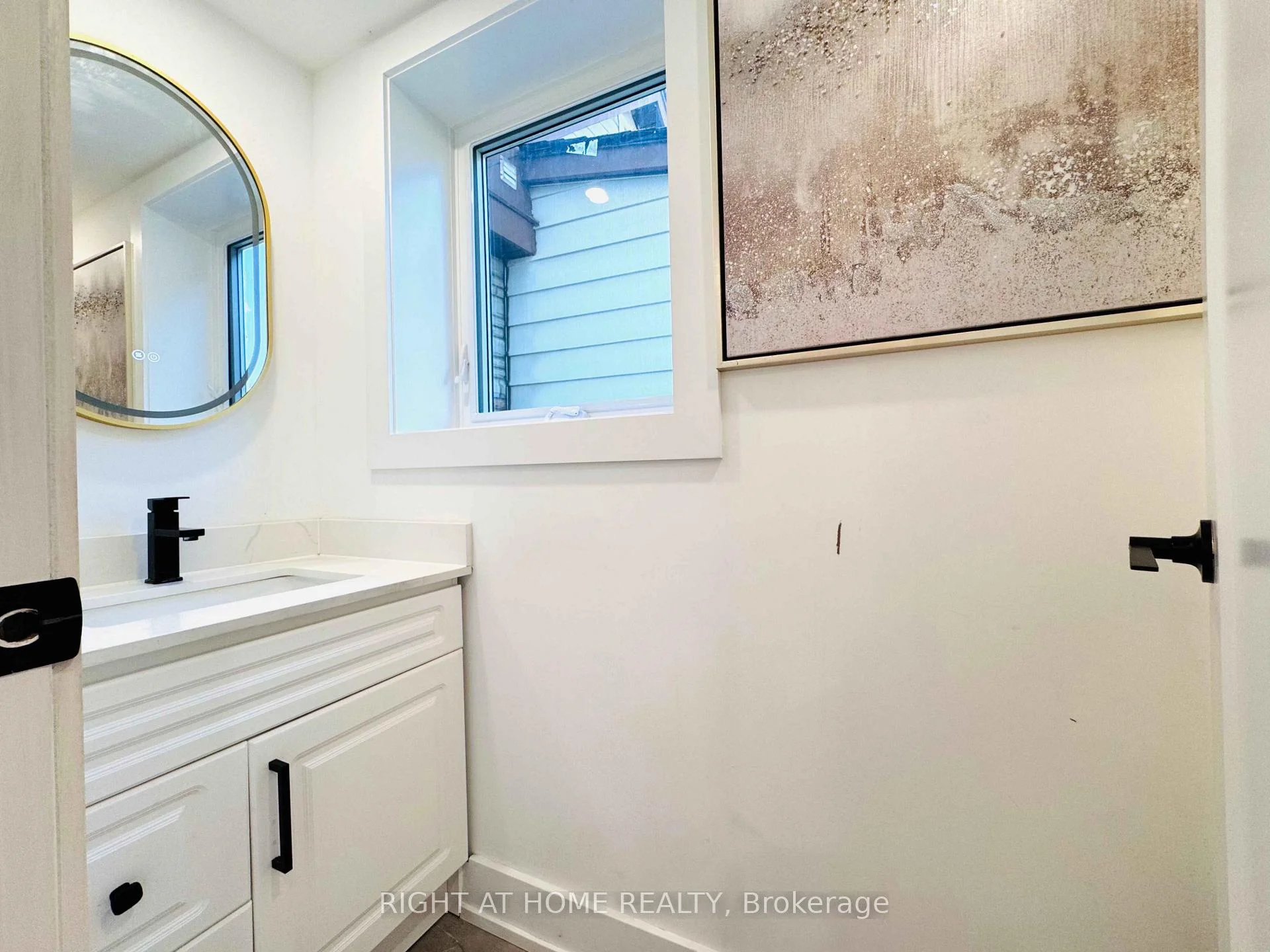 Photo 22 of 28 Pendeen Avenue, Toronto, Rockcliffe-Smythe — HOMEH