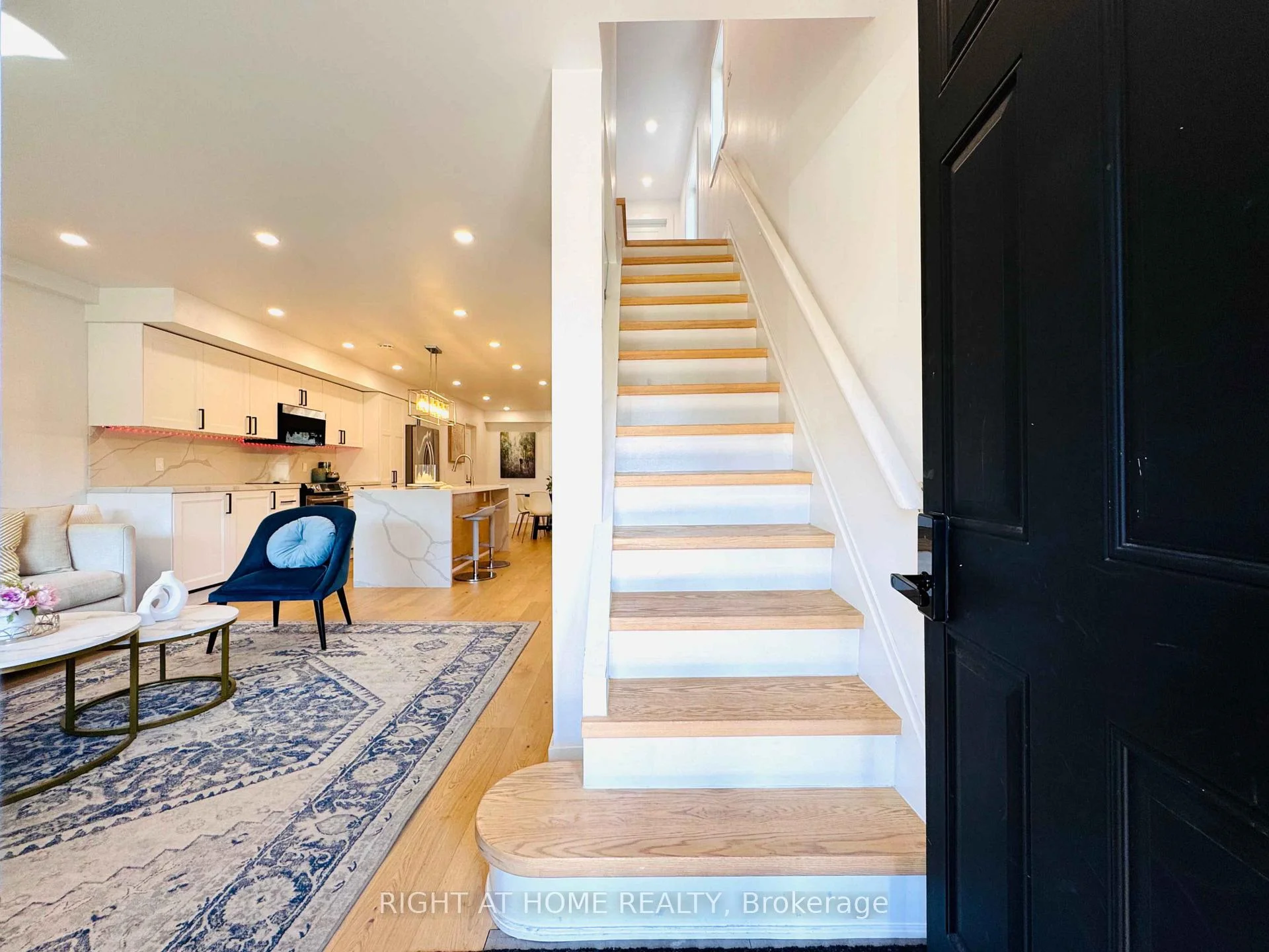 Photo 24 of 28 Pendeen Avenue, Toronto, Rockcliffe-Smythe — HOMEH